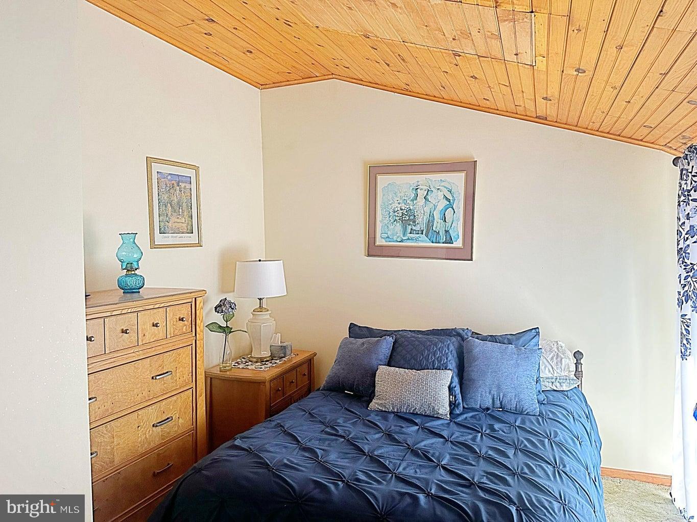 ARROWHEAD  LAKES - Residential