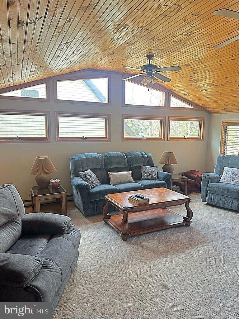 ARROWHEAD  LAKES - Residential