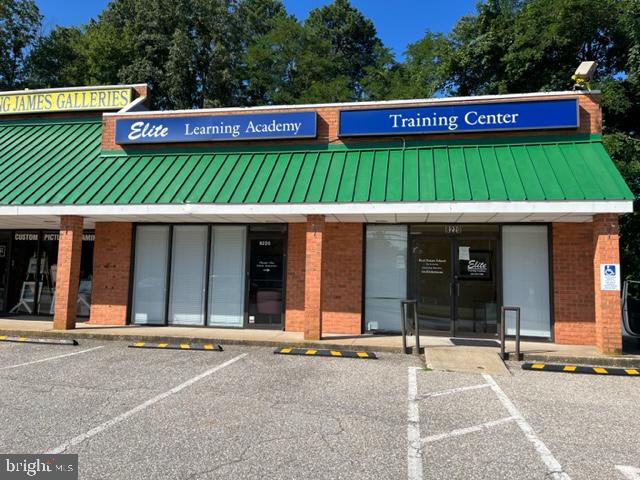 High visibility Plaza with loads of Parking. Formerly Elite Learning Academy a Training Center with over 20 year lease at this location. Any Retail Operation can utilize. All open space with kitchenette and a private classroom and a lobby area. 2 Bathrooms. Open floor plan. Call Listing Agent for showing instructions. 2,200 sq ft space in great condition.
$3,600 per month, Triple Net. 3% per year increase.