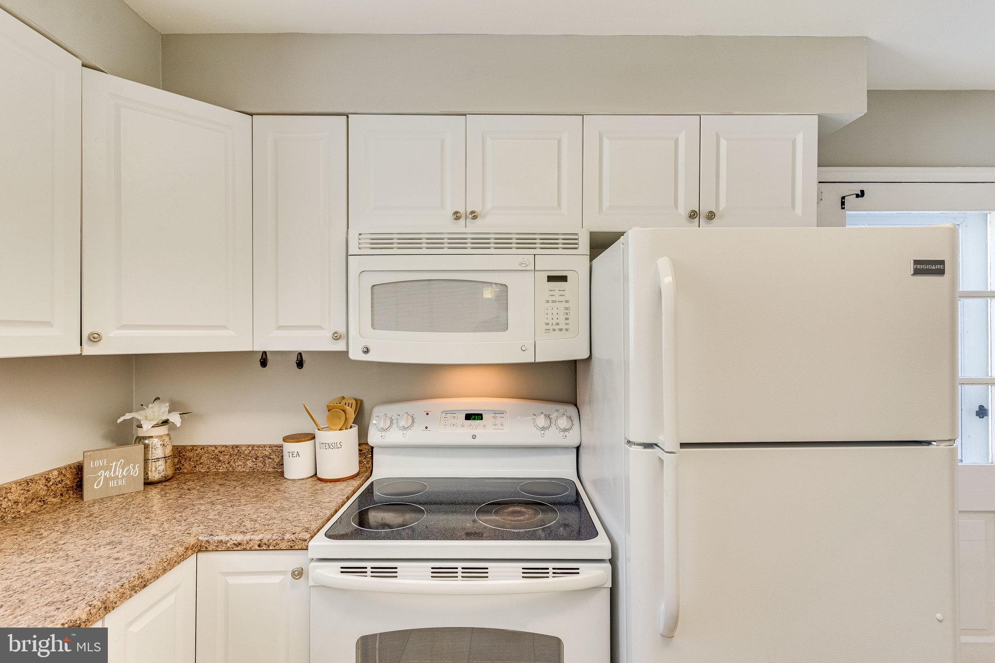 LE VELLE HILLS - Residential