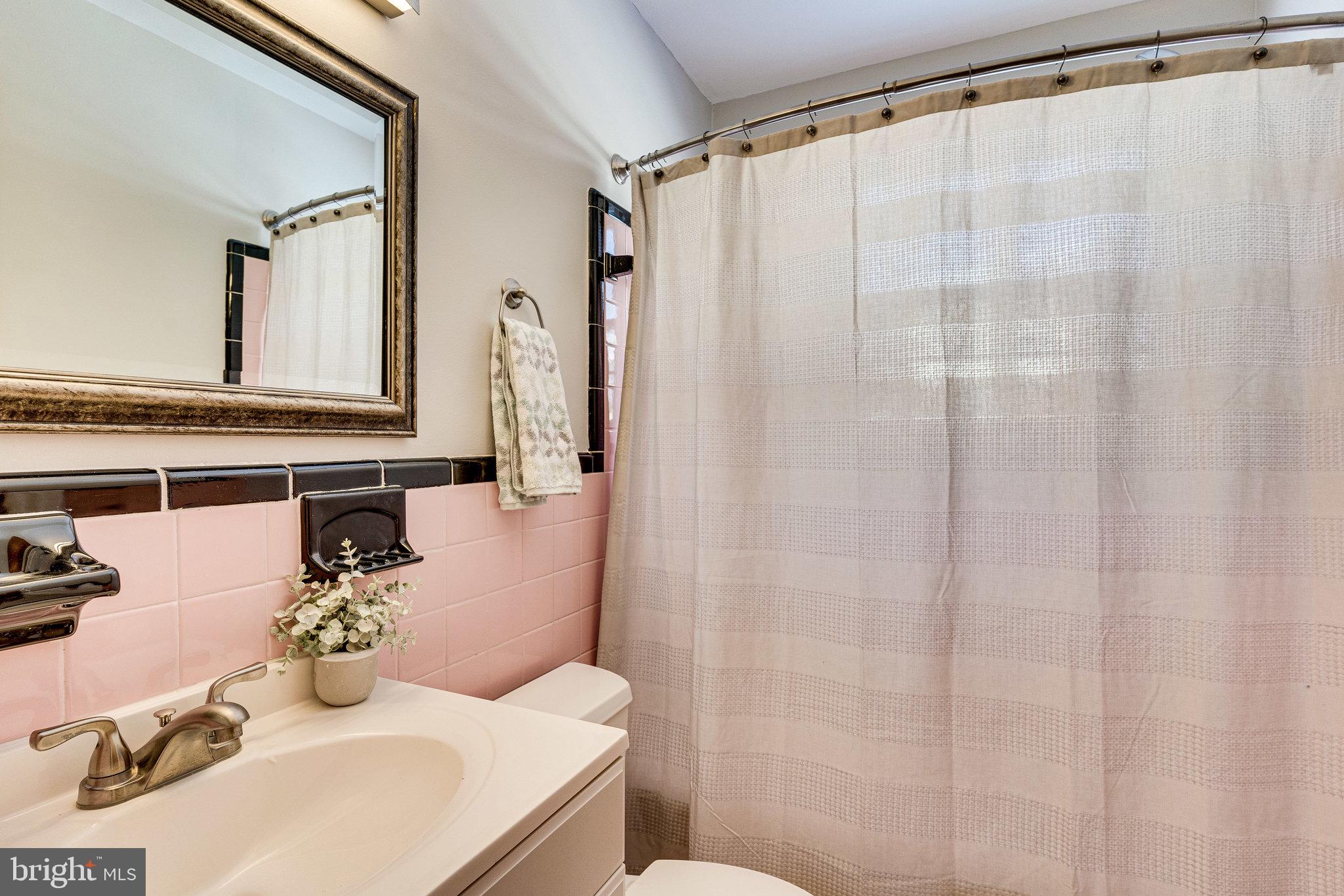 LE VELLE HILLS - Residential