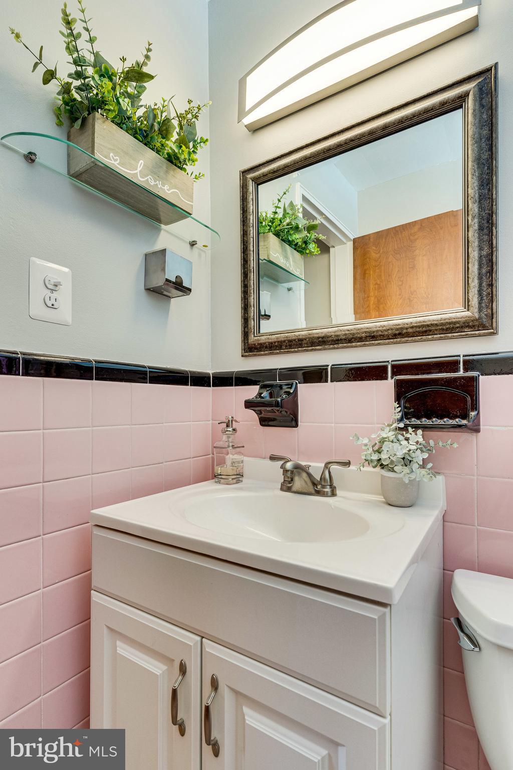 LE VELLE HILLS - Residential