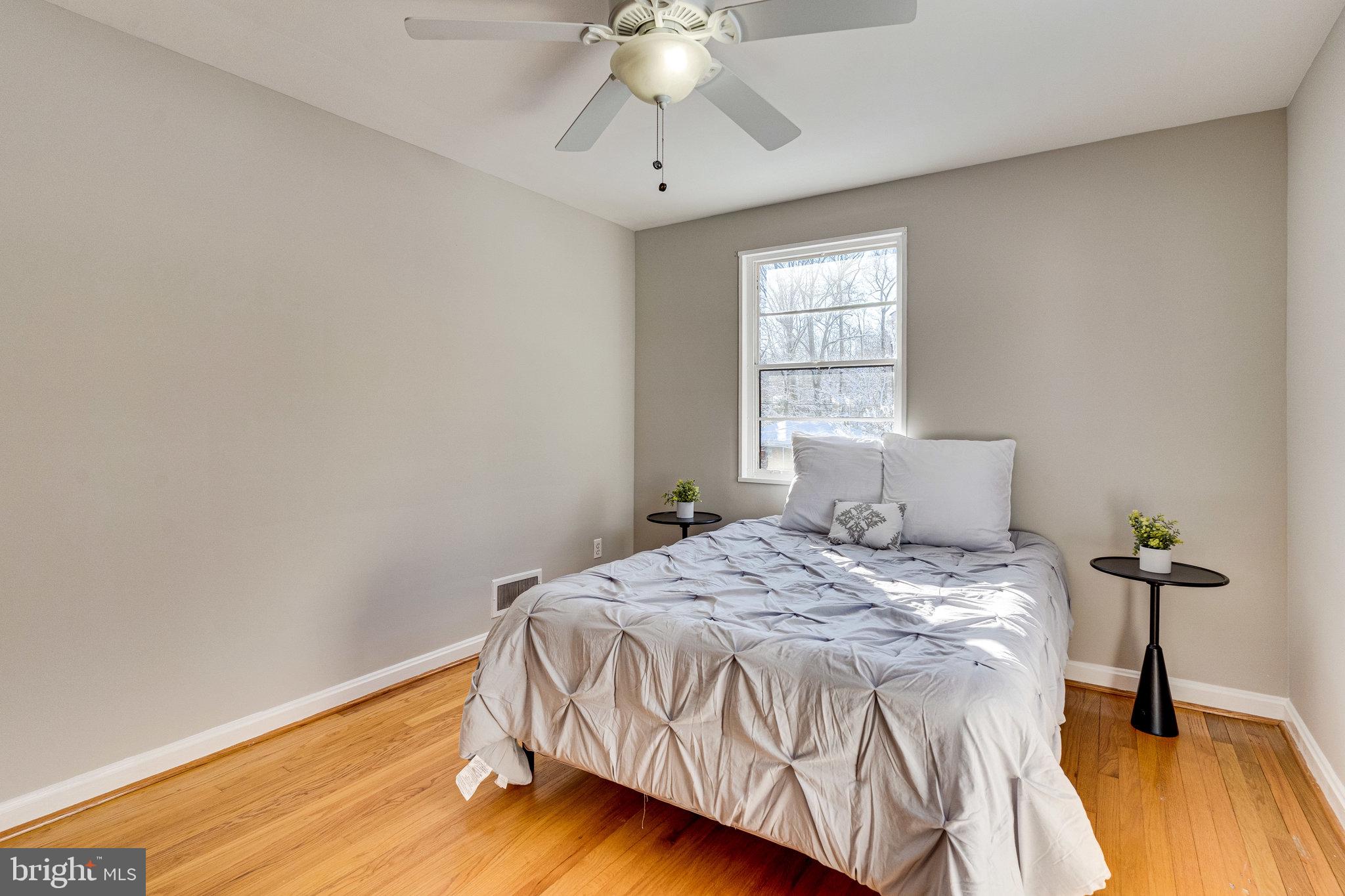 LE VELLE HILLS - Residential