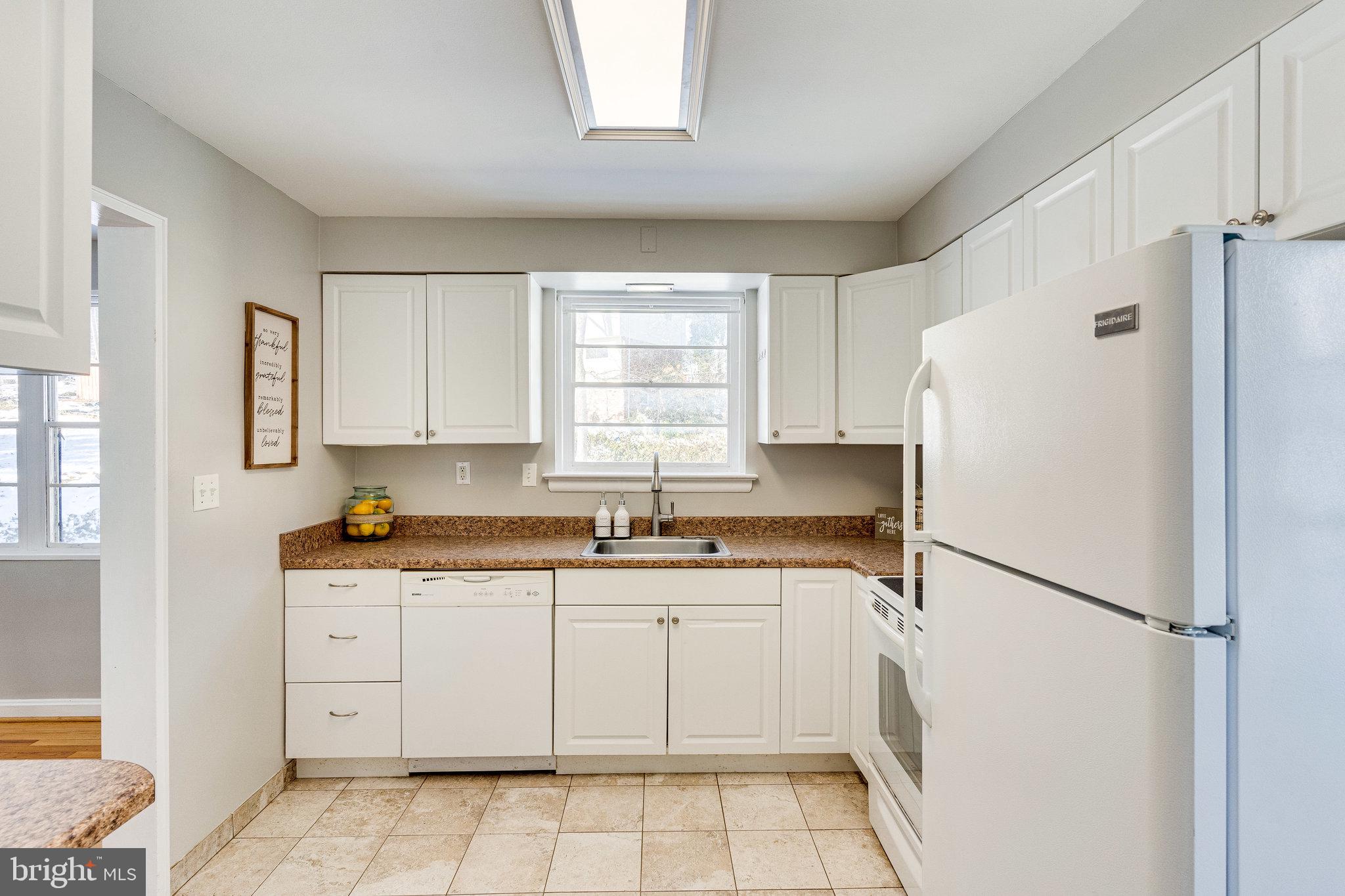 LE VELLE HILLS - Residential