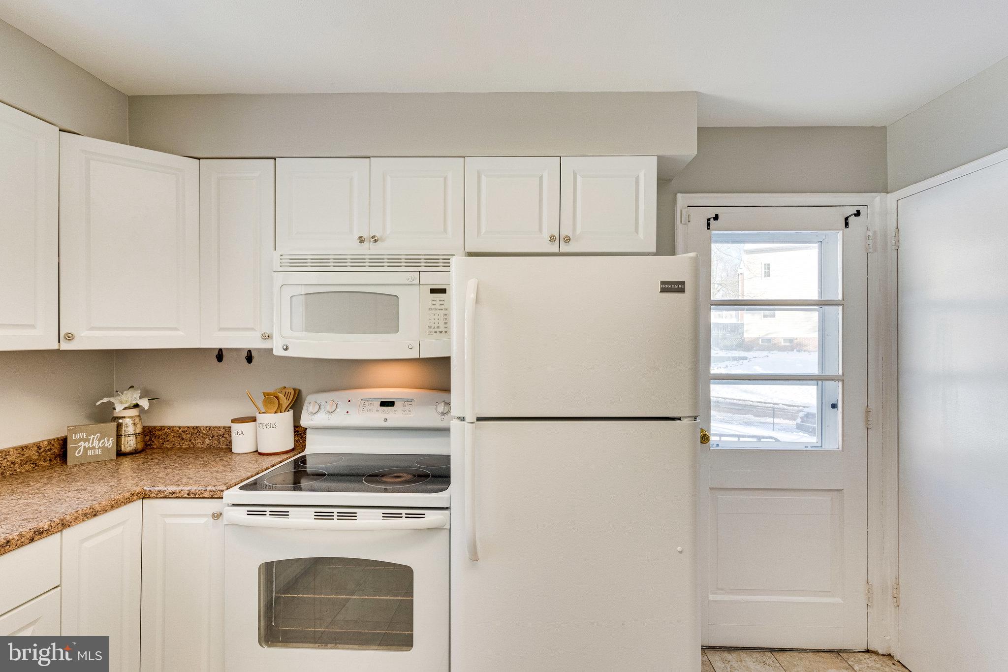 LE VELLE HILLS - Residential