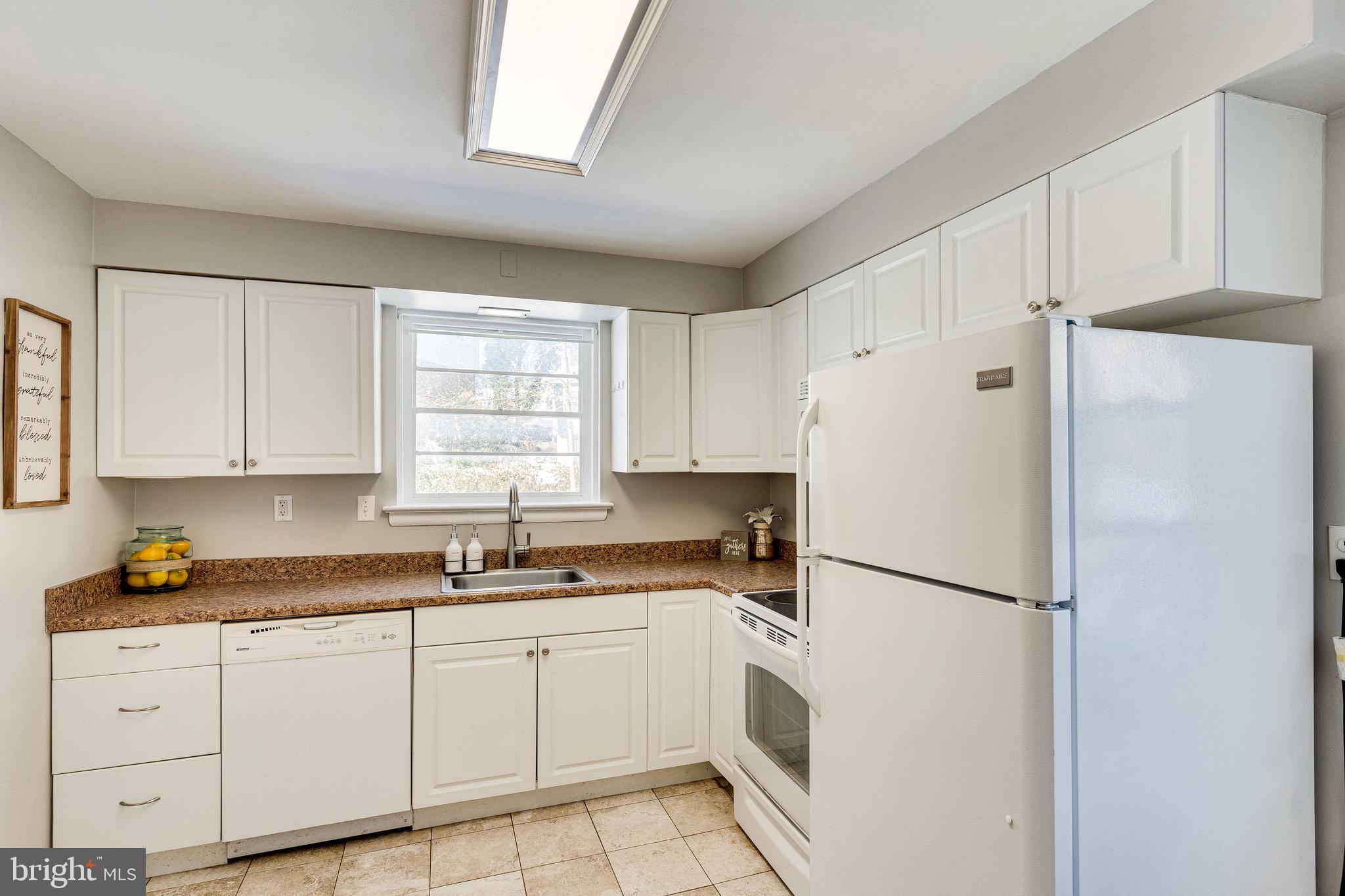 LE VELLE HILLS - Residential