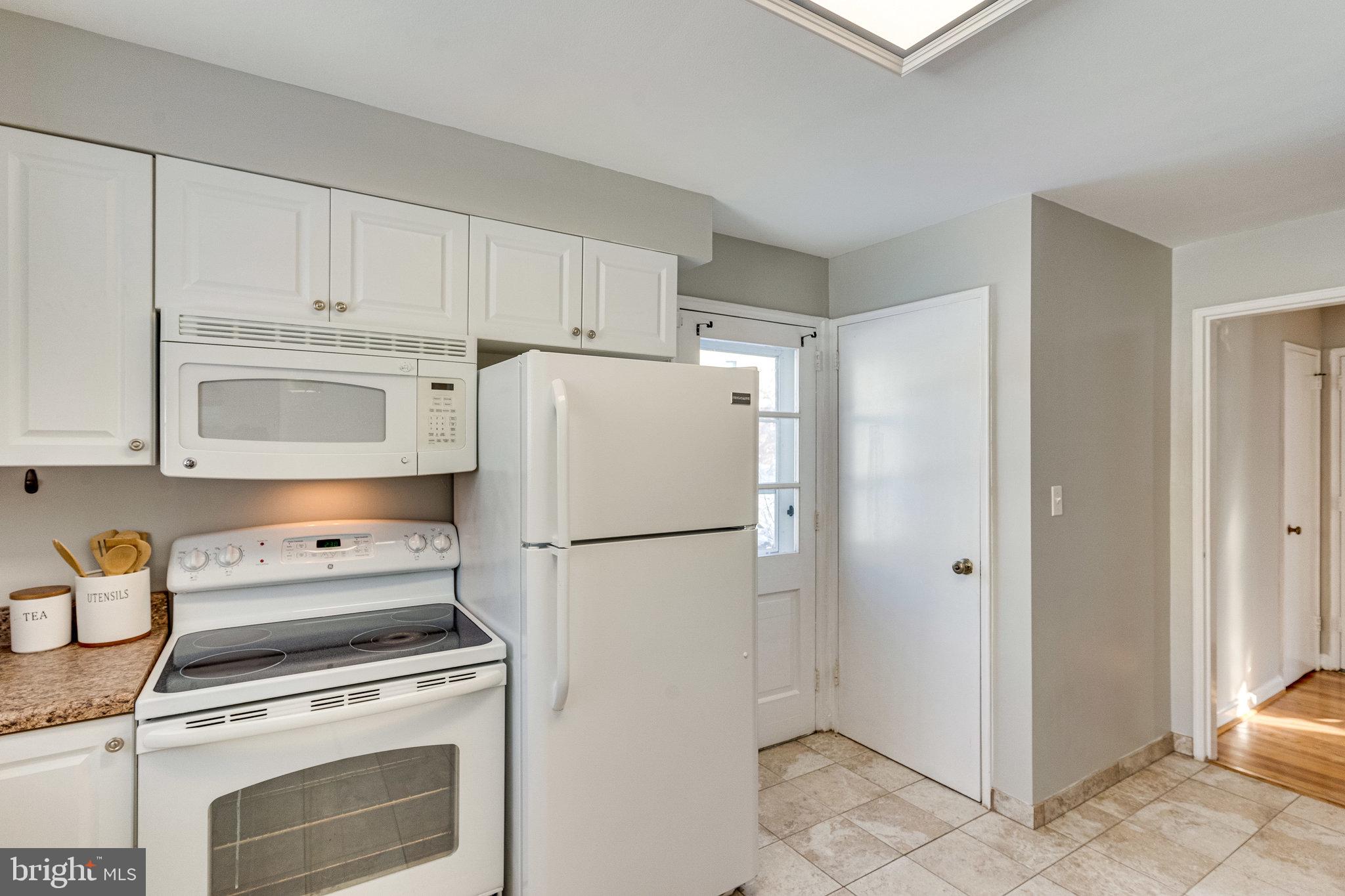 LE VELLE HILLS - Residential