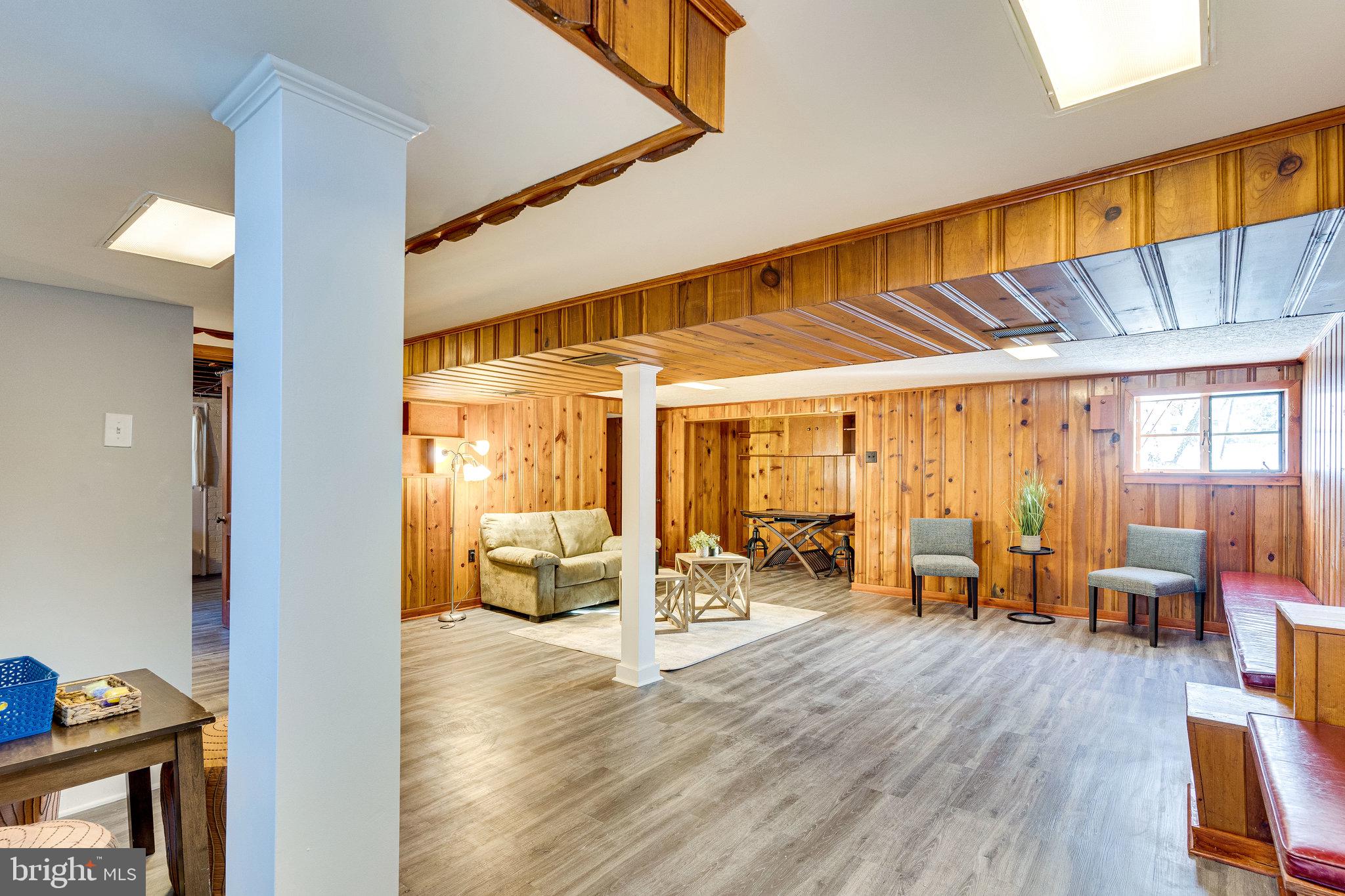 LE VELLE HILLS - Residential