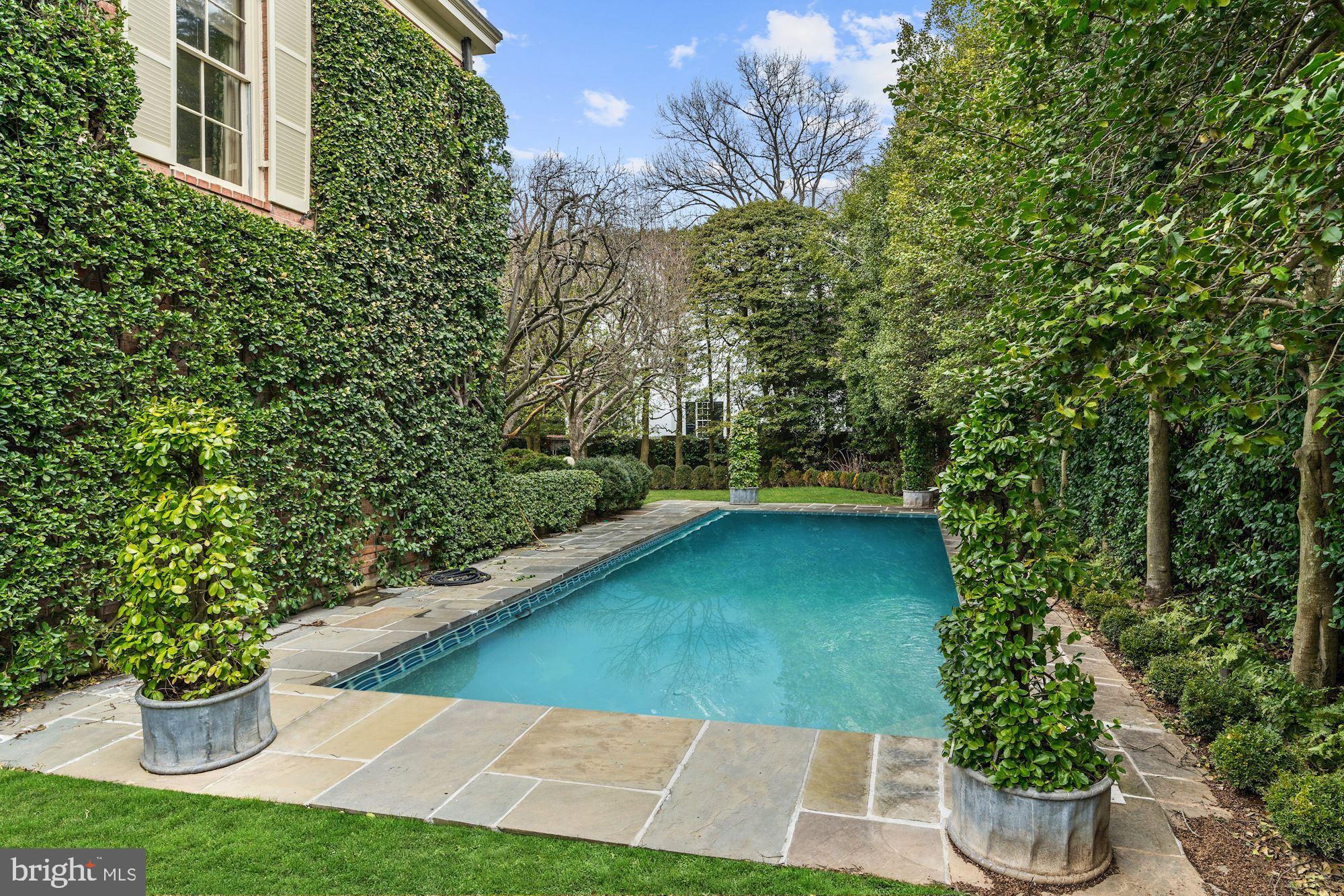 BERKLEY - Residential