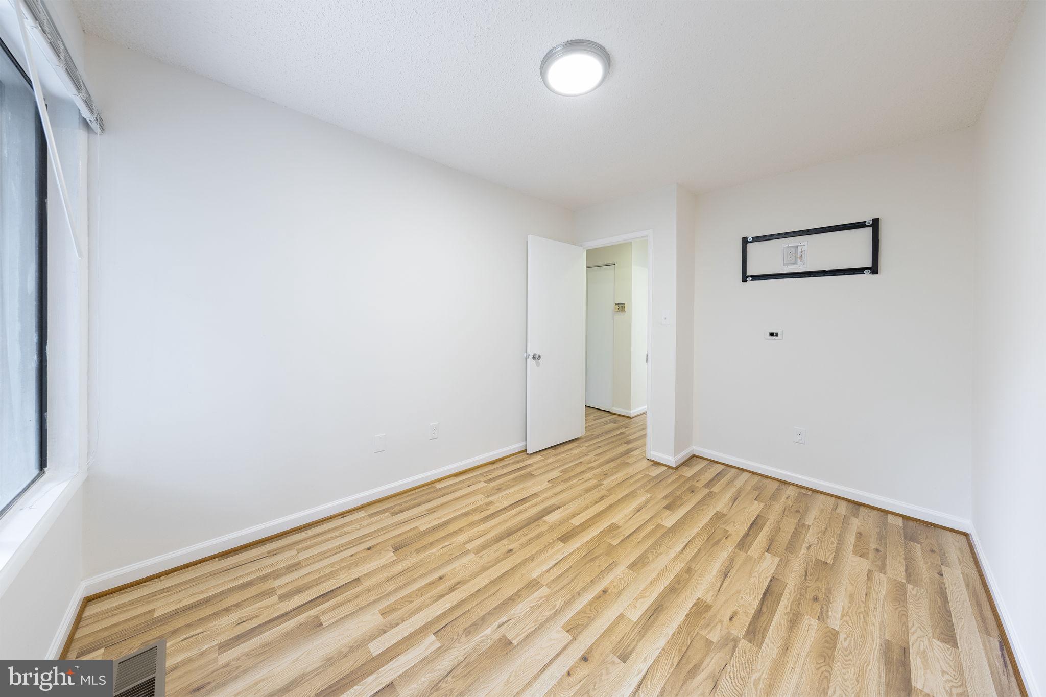 2232 SOUTHGATE SQUARE