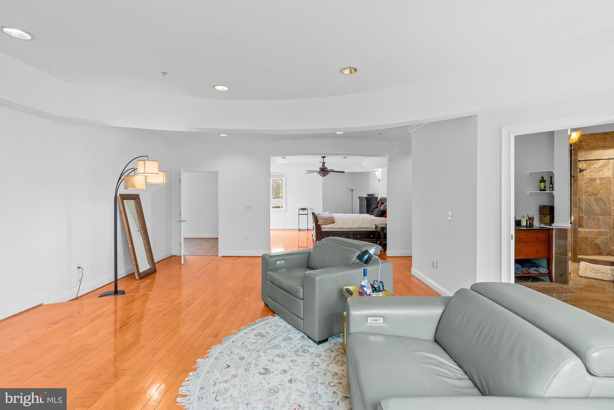 SWAN LAKE - Residential