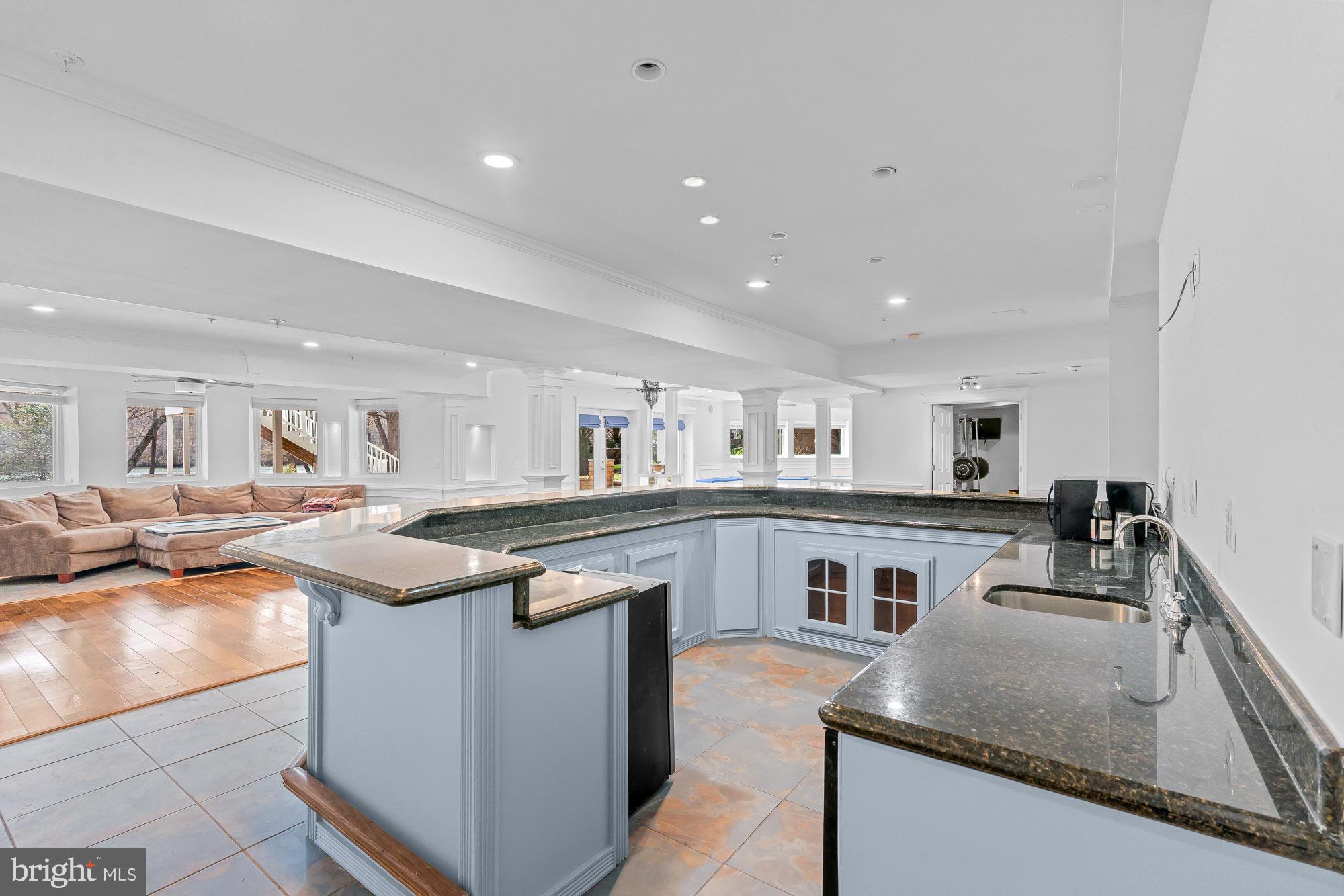 SWAN LAKE - Residential