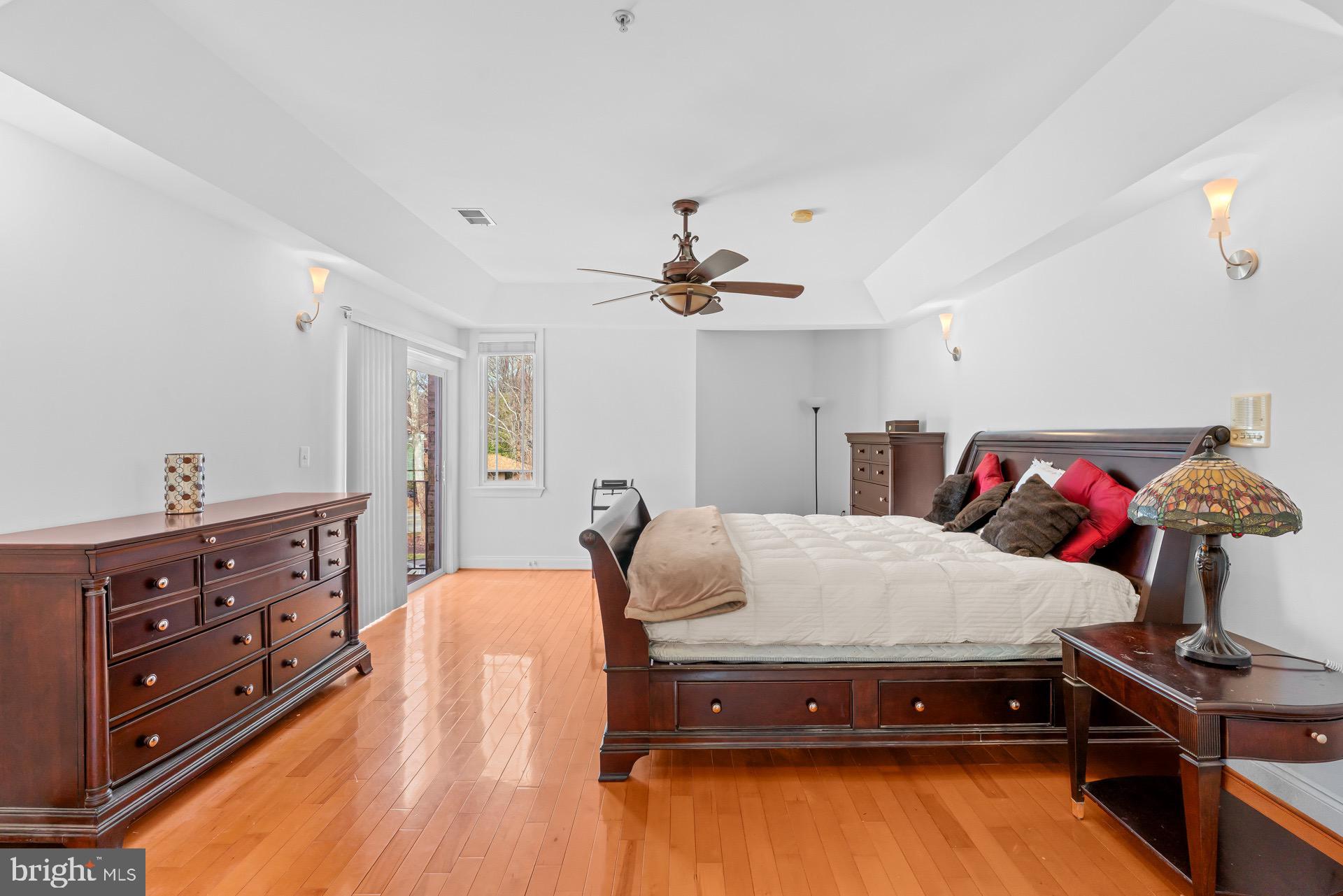 SWAN LAKE - Residential