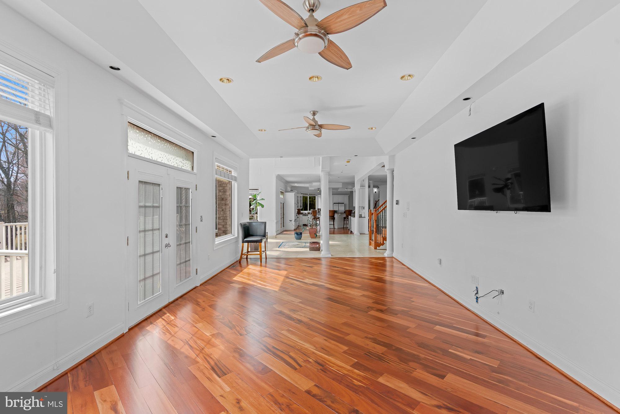 SWAN LAKE - Residential