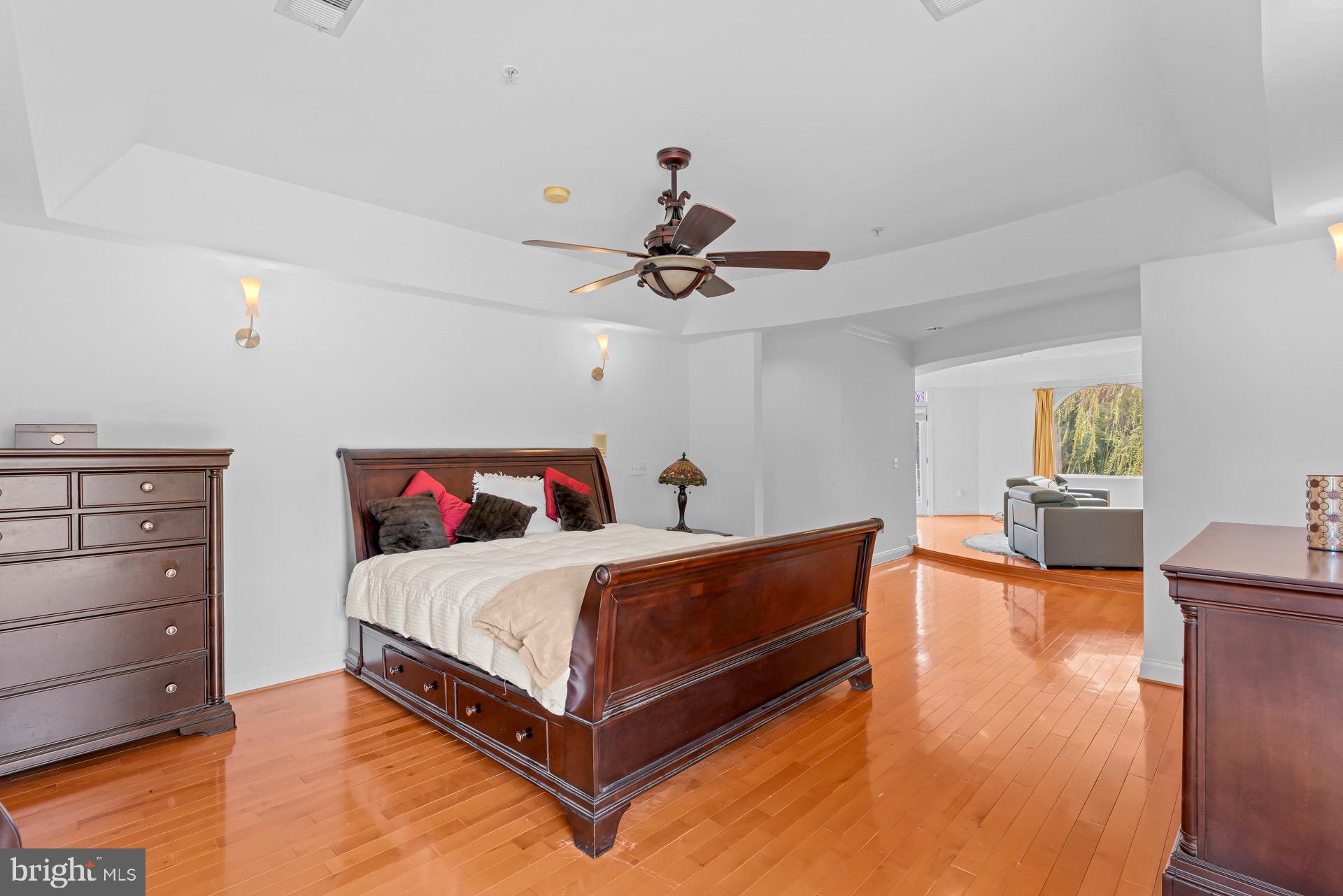 SWAN LAKE - Residential