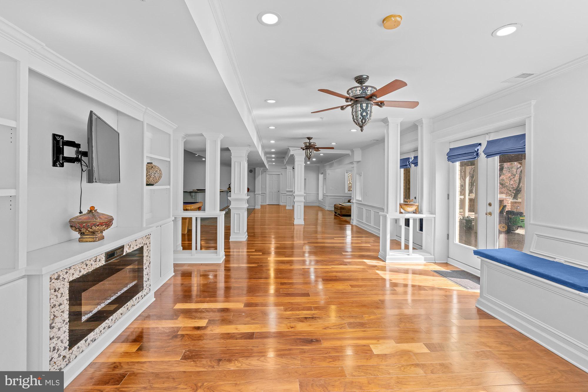 SWAN LAKE - Residential