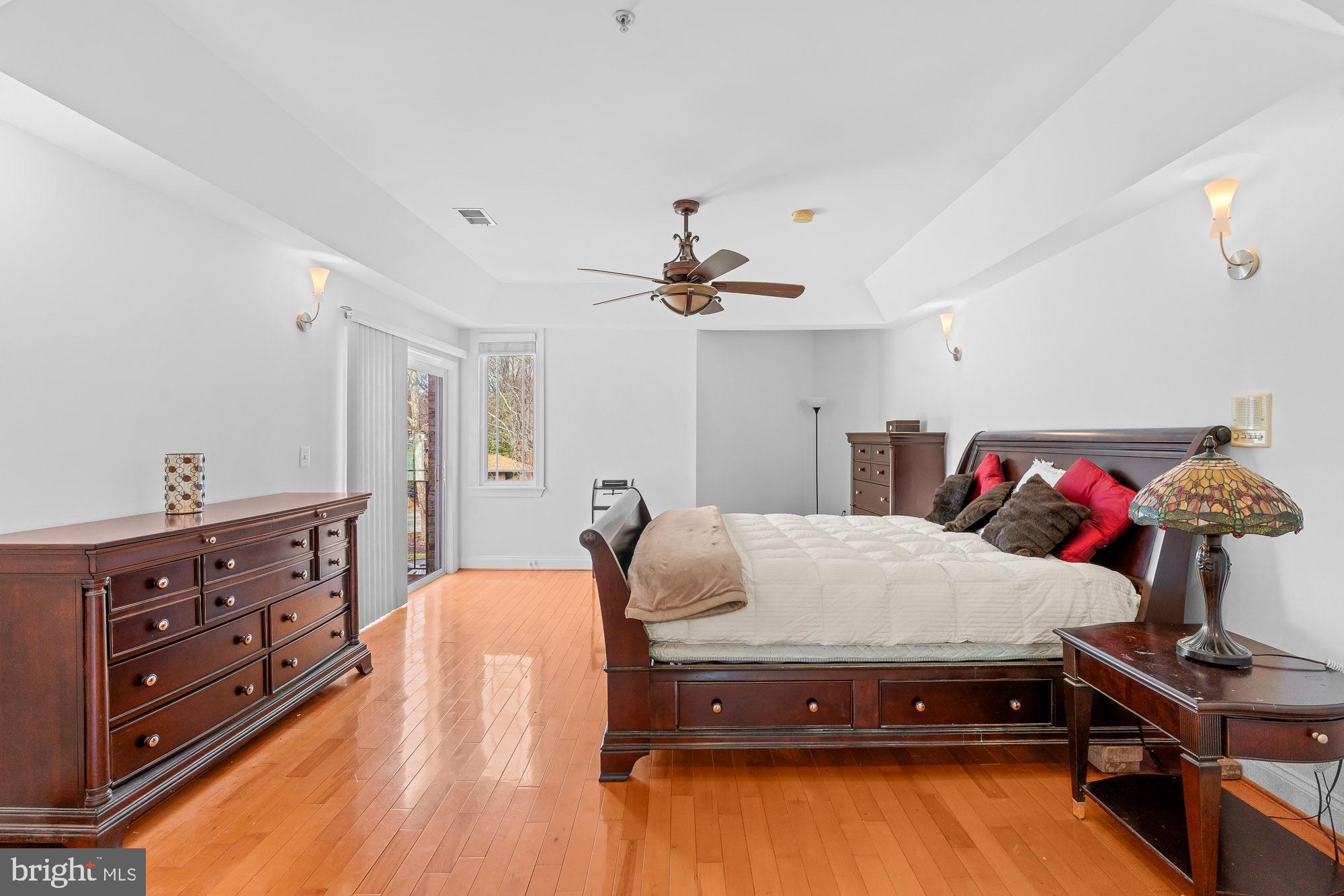 SWAN LAKE - Residential