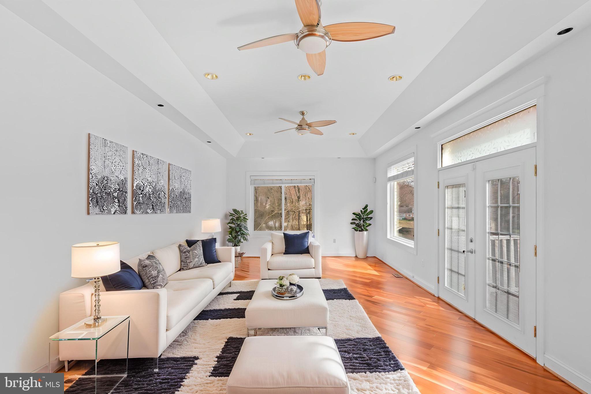 SWAN LAKE - Residential