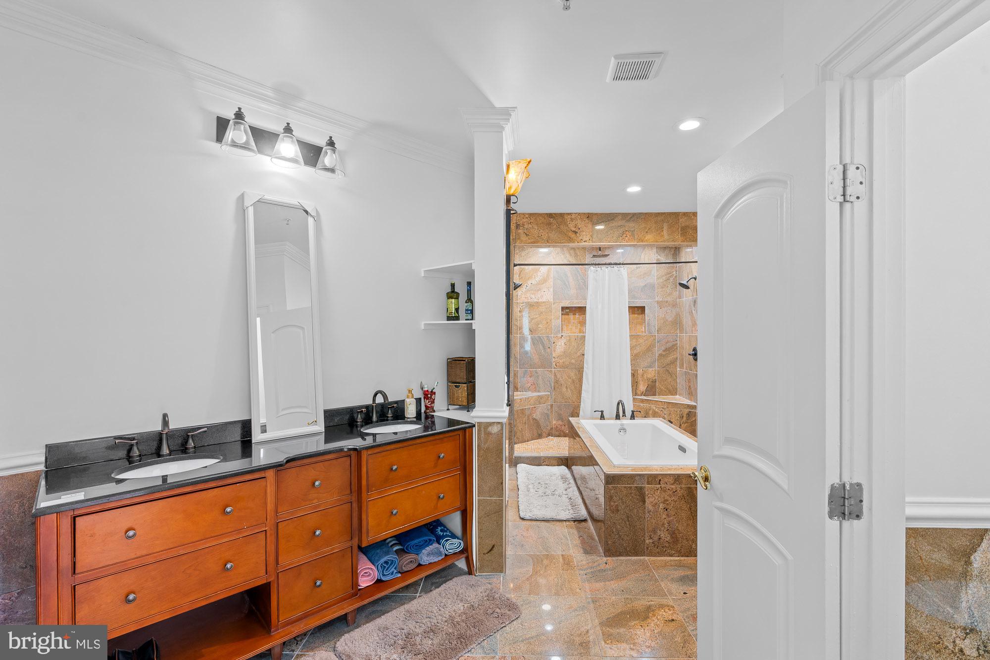 SWAN LAKE - Residential