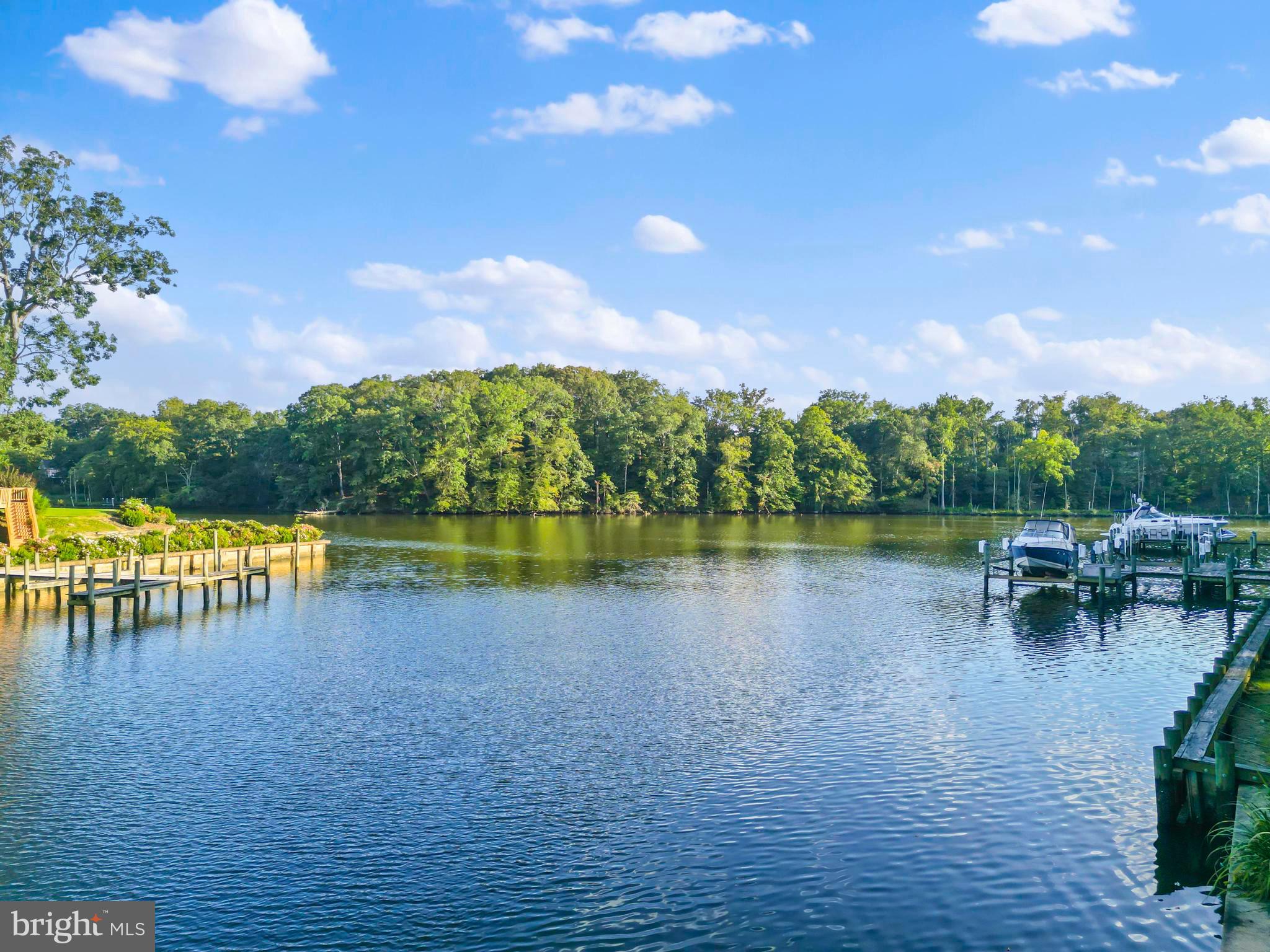 SWAN LAKE - Residential