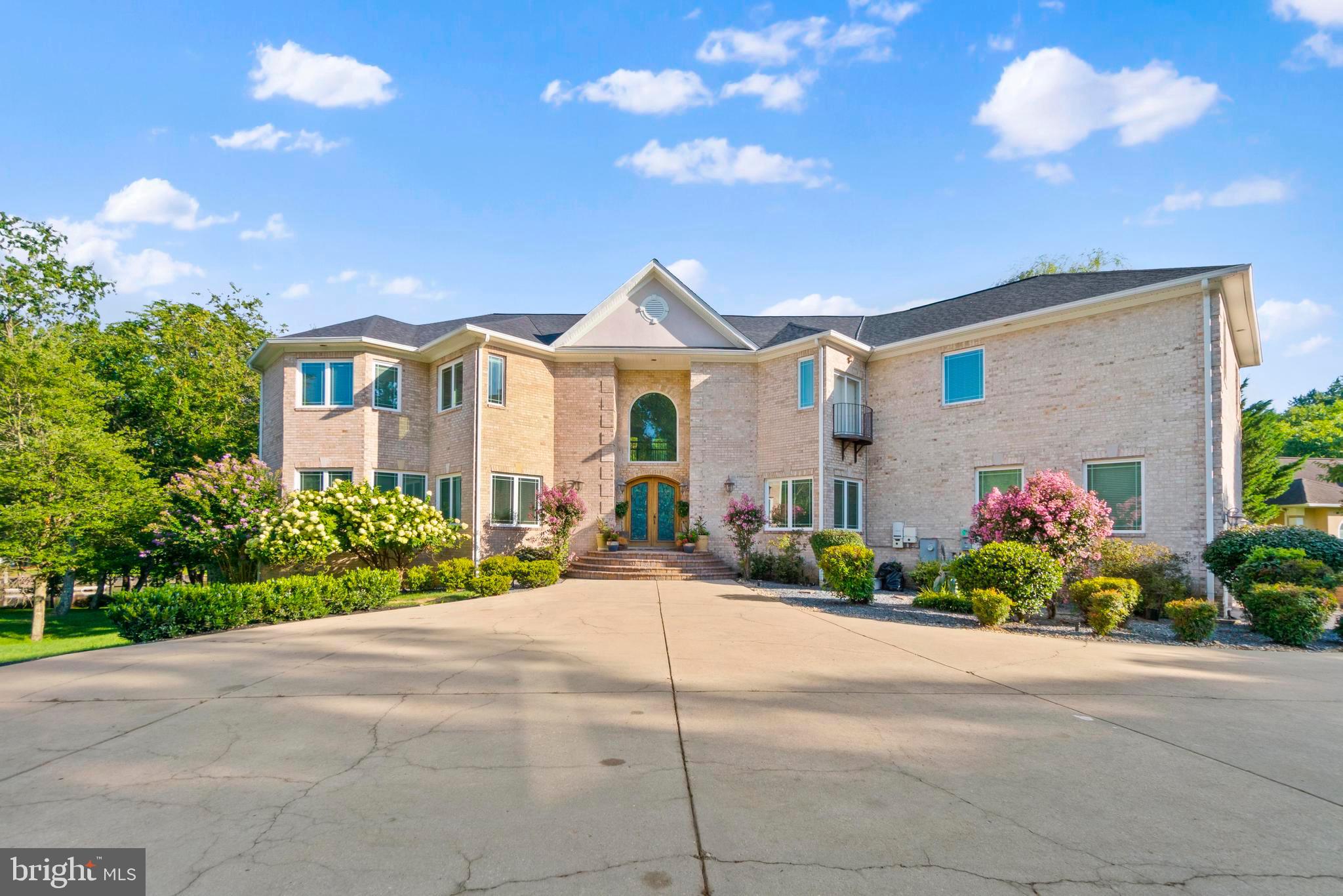 SWAN LAKE - Residential