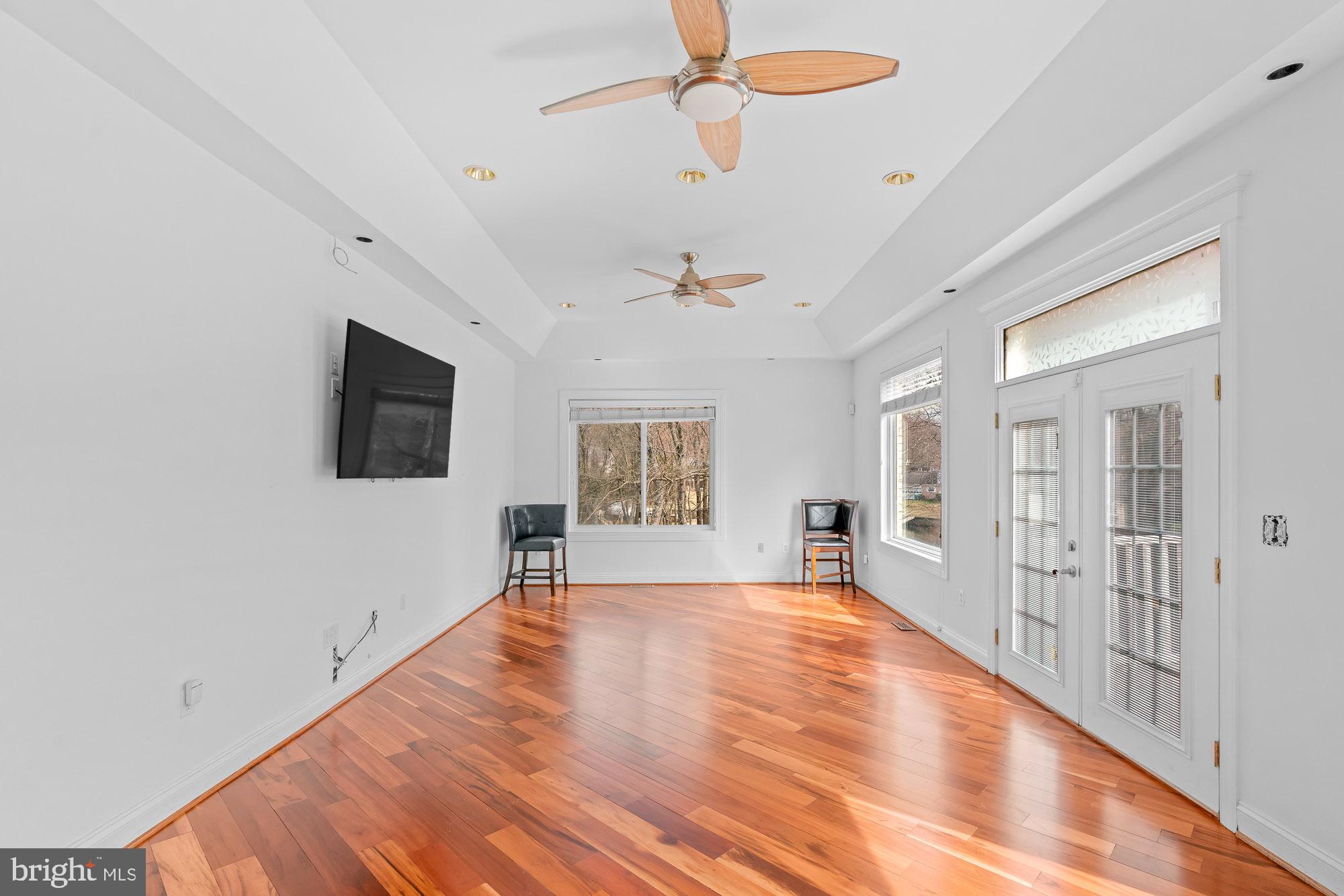 SWAN LAKE - Residential