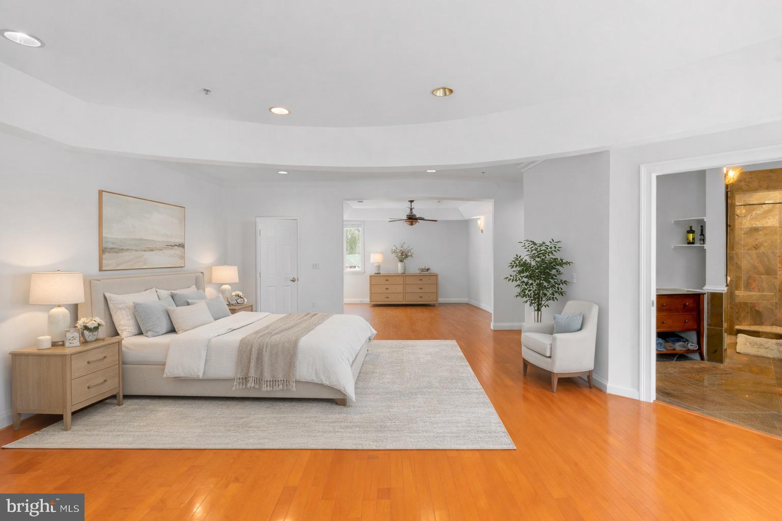 SWAN LAKE - Residential