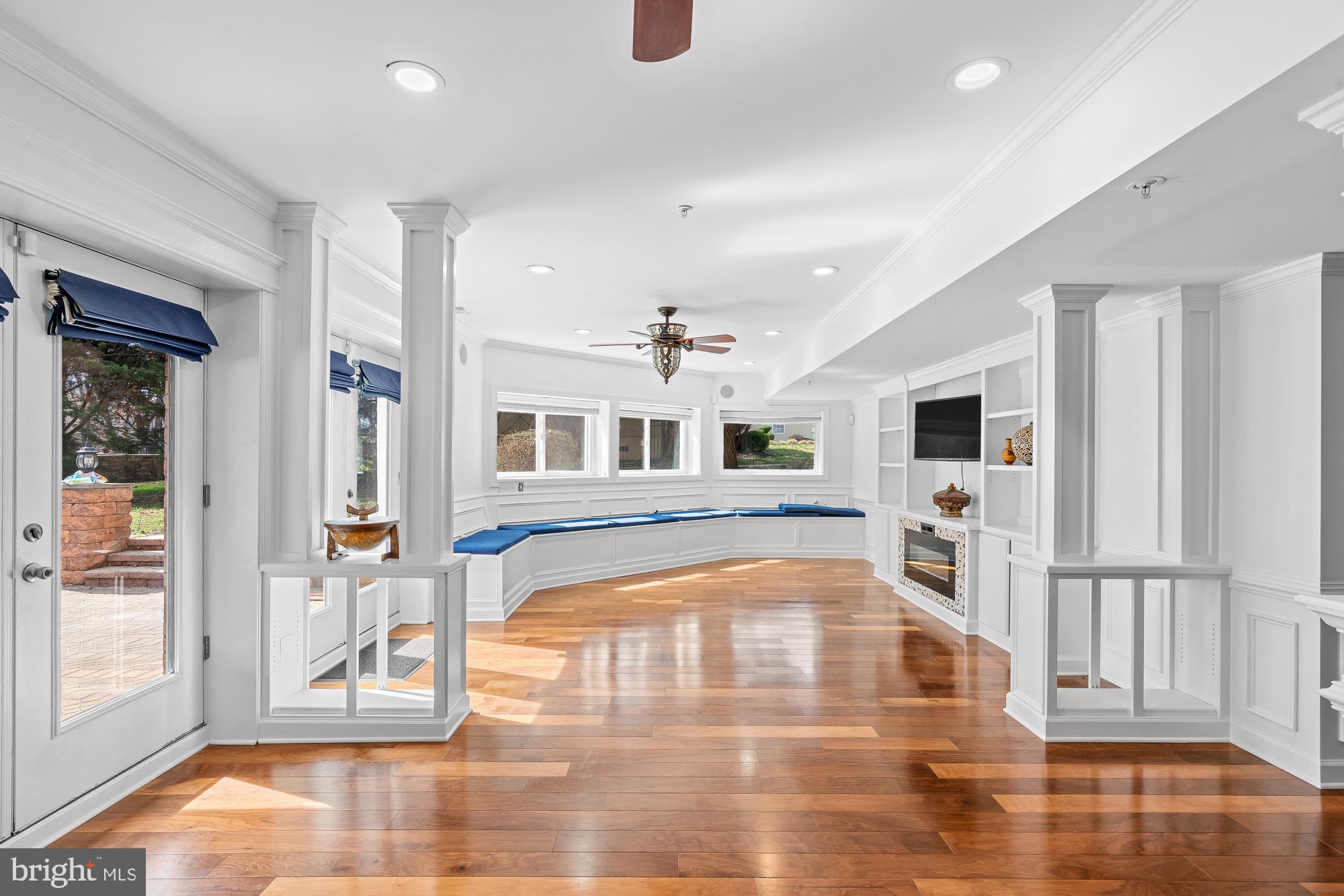 SWAN LAKE - Residential