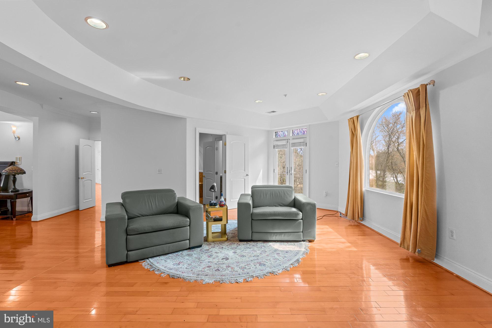 SWAN LAKE - Residential