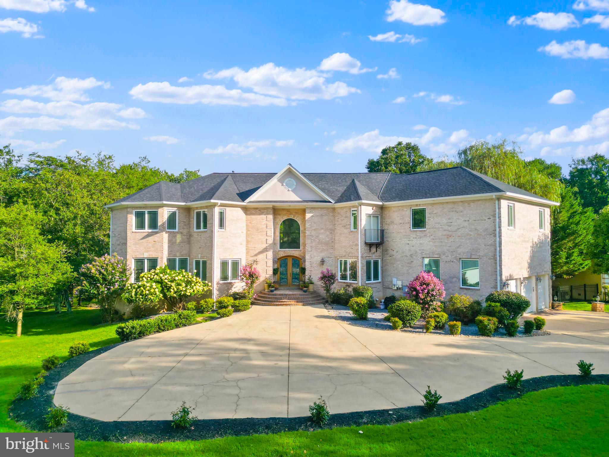 SWAN LAKE - Residential