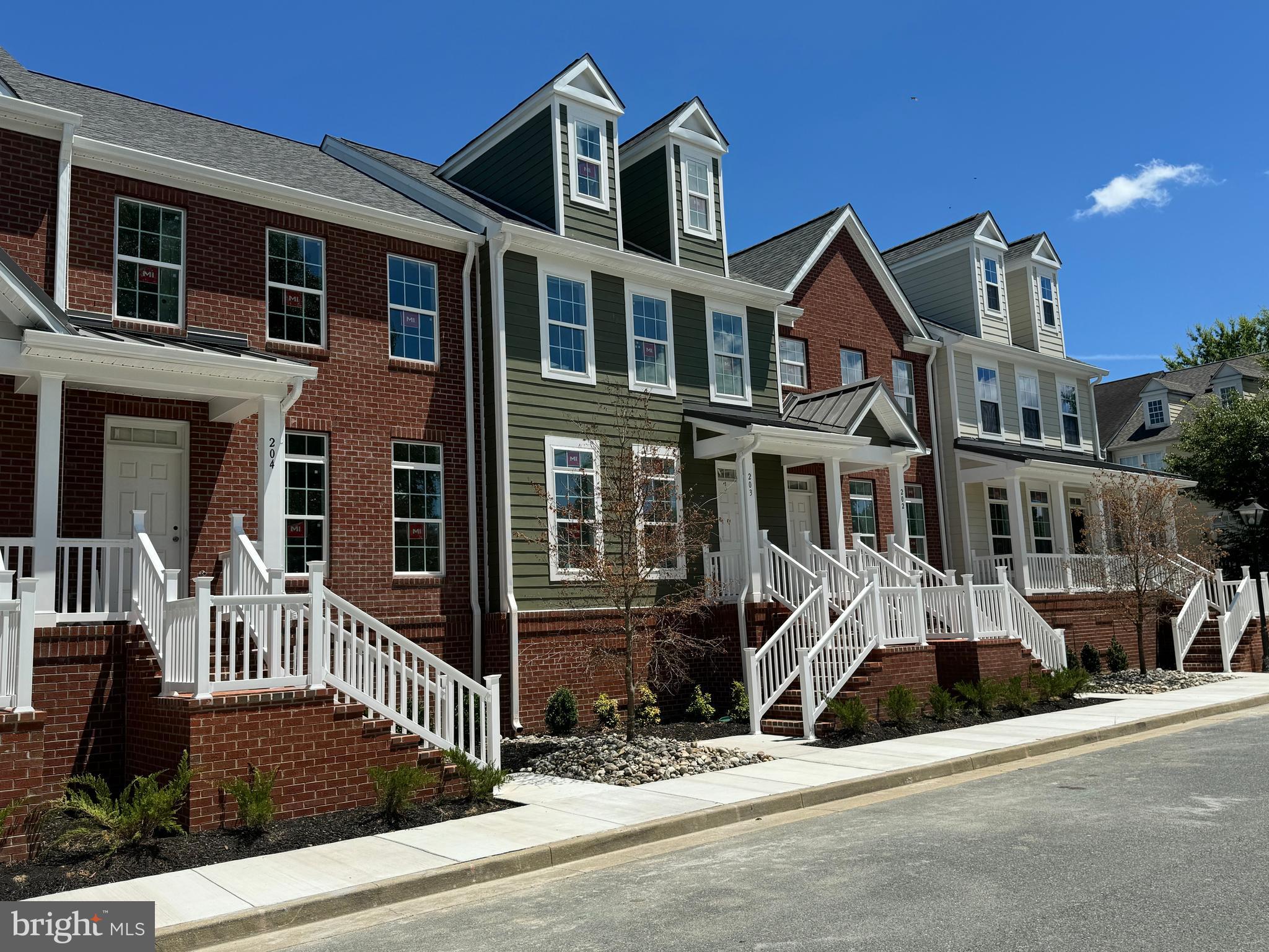 300 DIXON STREET 204
