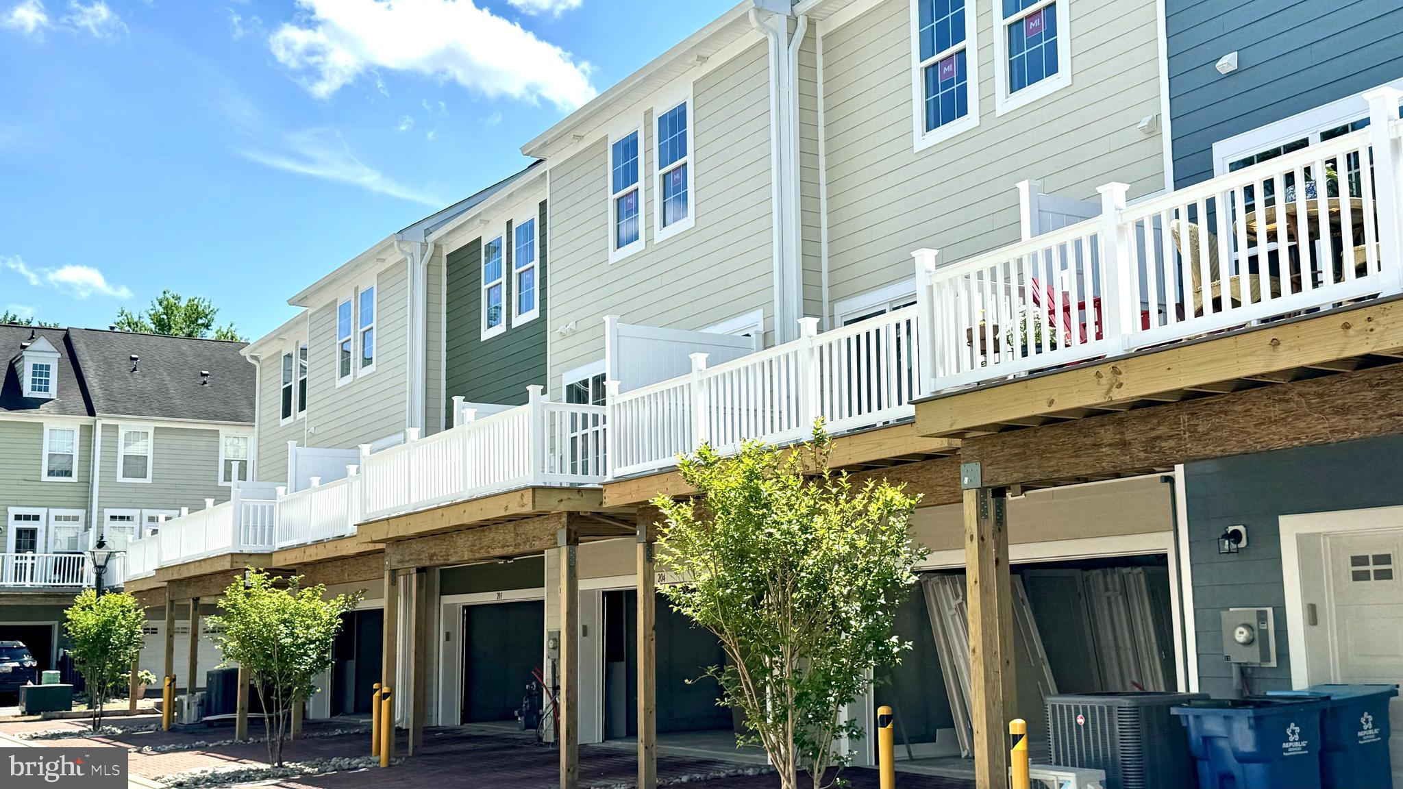 DIXON SQUARE - Residential