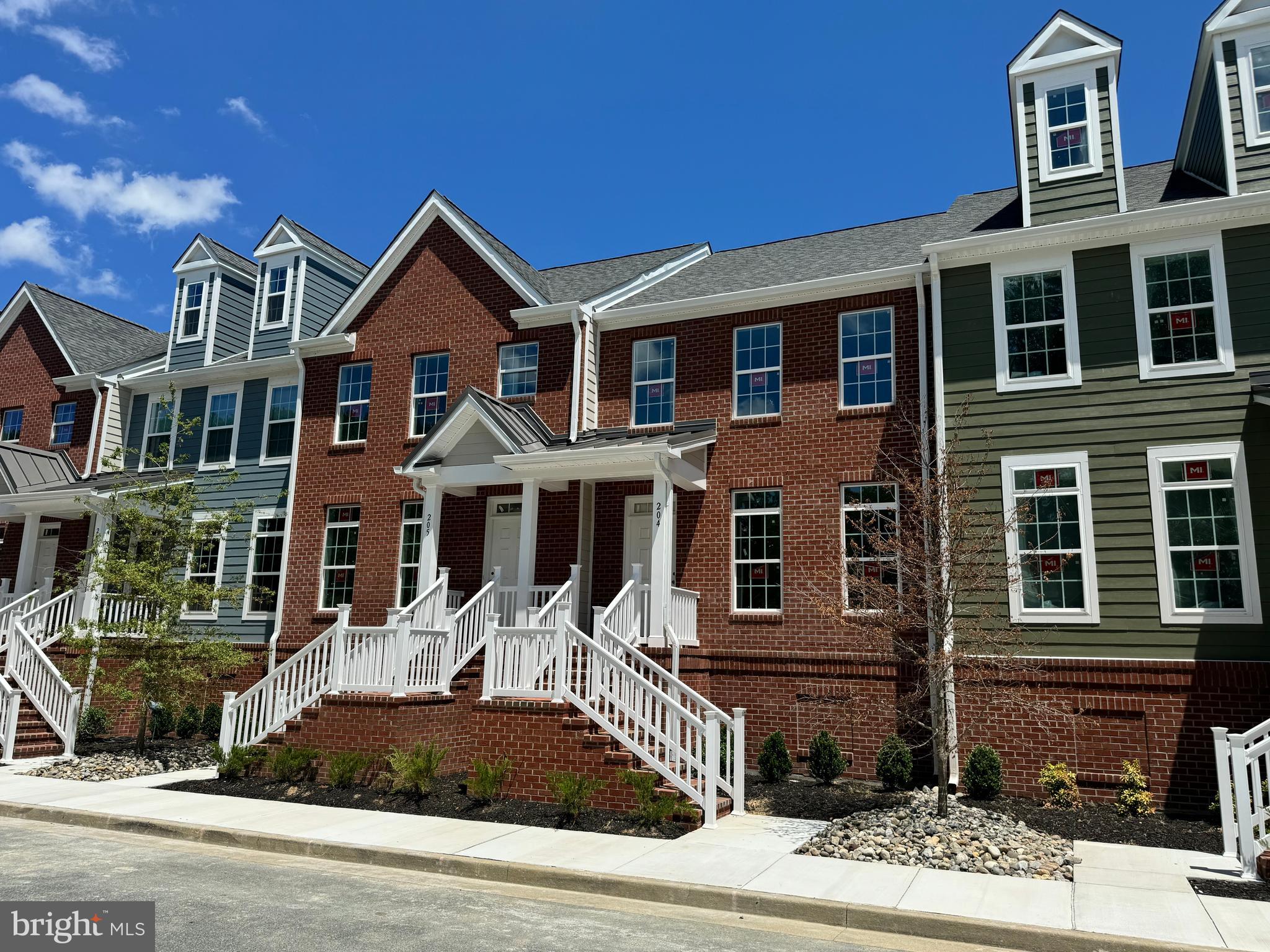 300 DIXON STREET 204