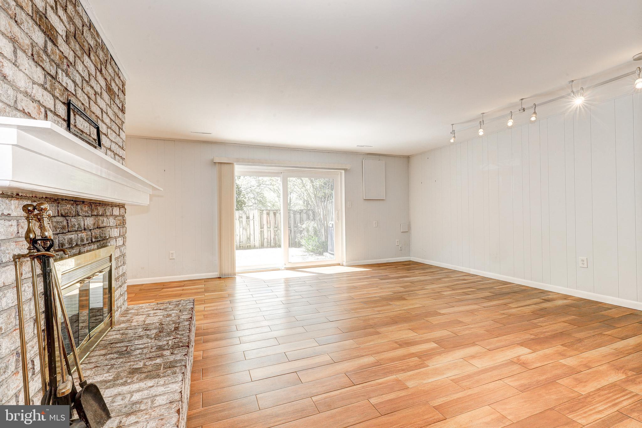 DULANEY TOWERS - Residential