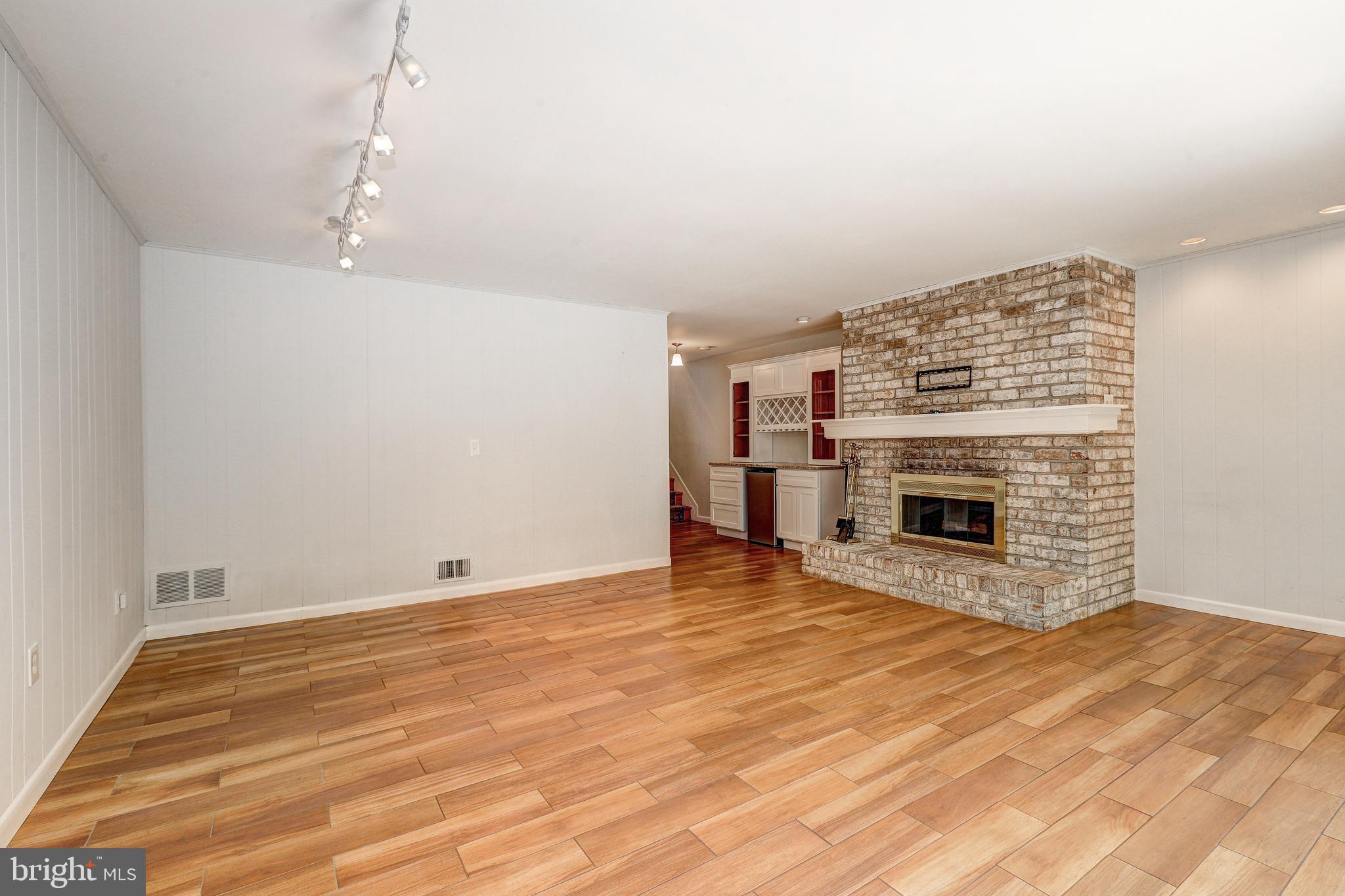 DULANEY TOWERS - Residential