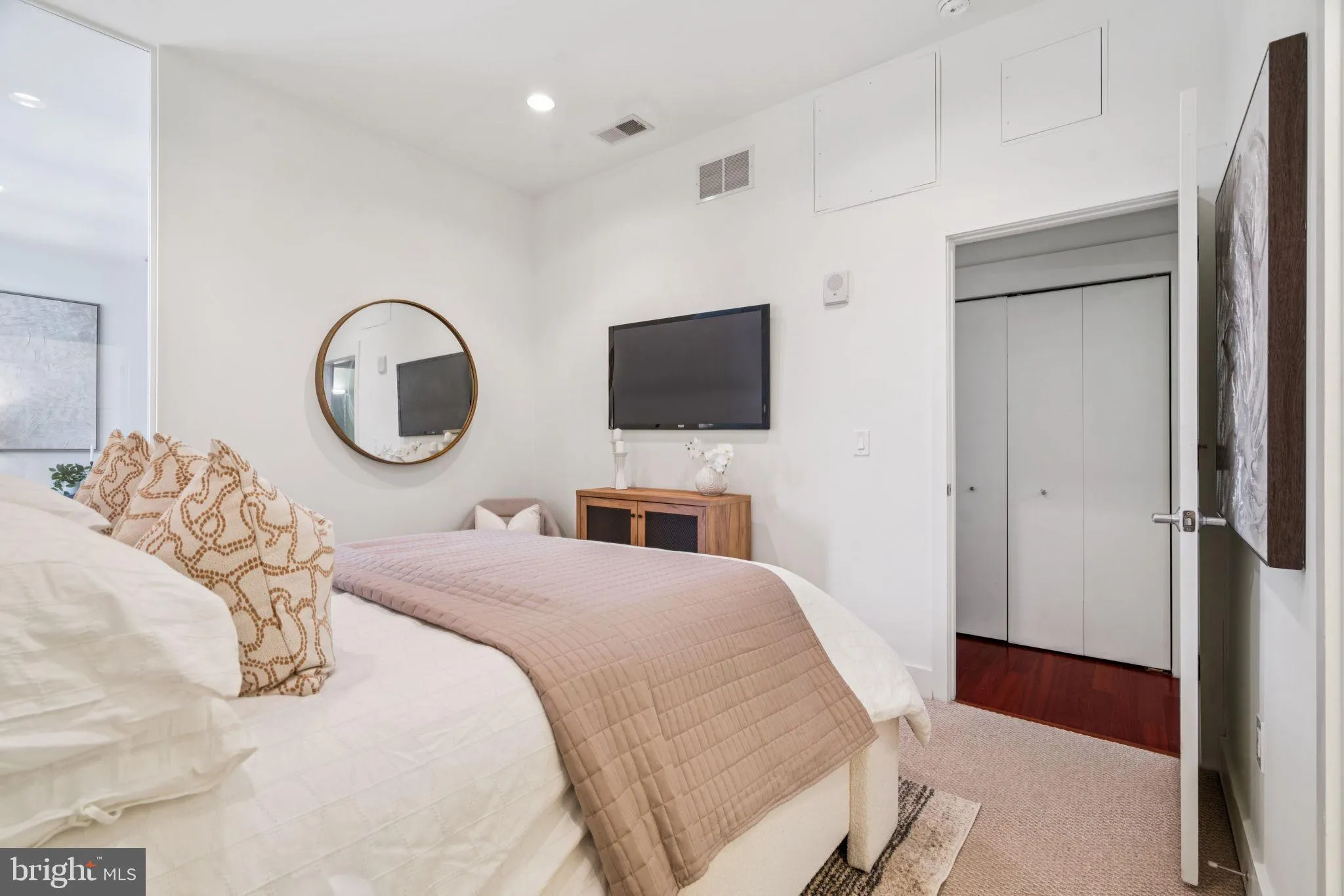 Philadelphia, Pennsylvania 19107, United States, 1 Bedroom Bedrooms, ,1 BathroomBathrooms,Residential,Active,145227