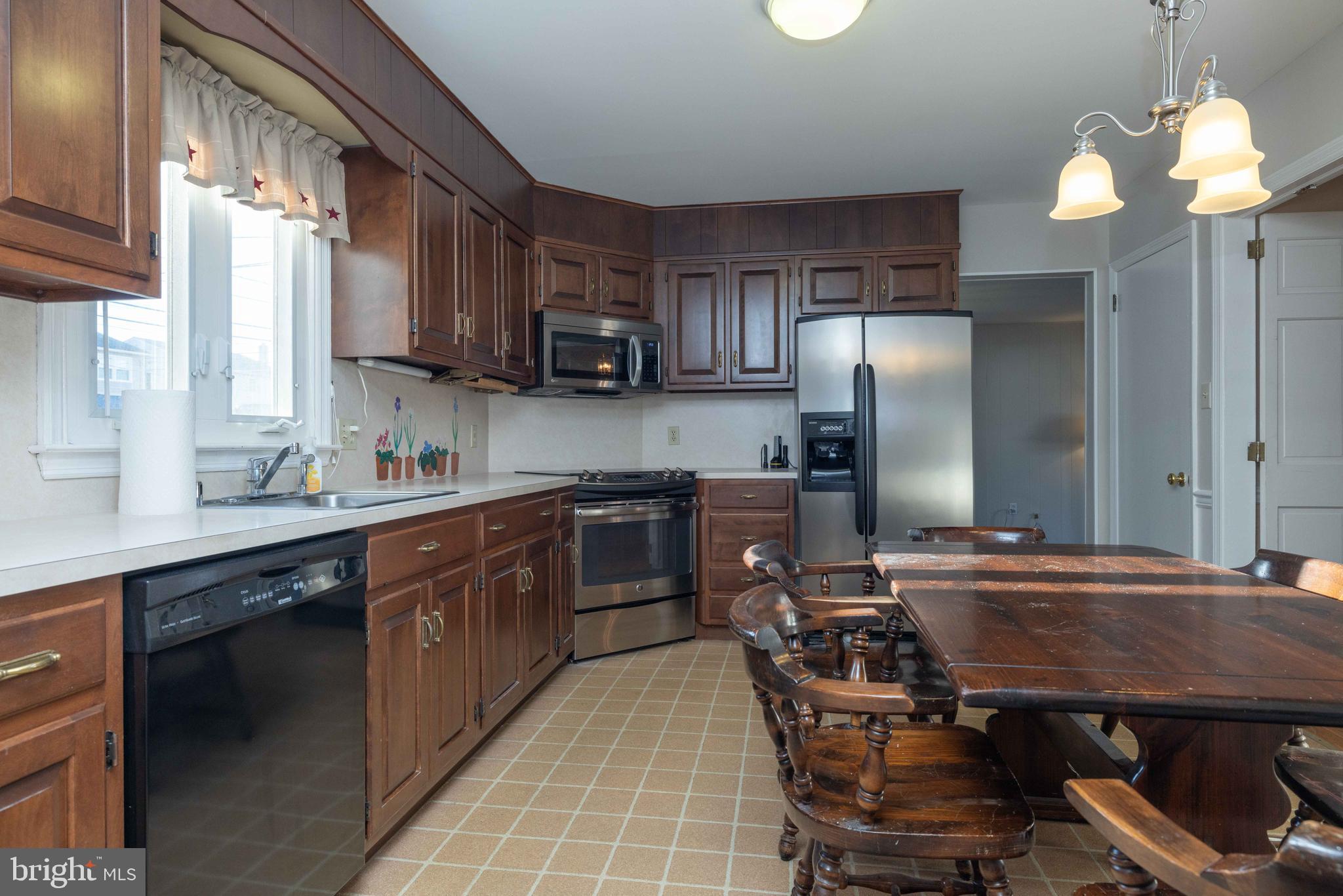 2612 LONGFELLOW DRIVE