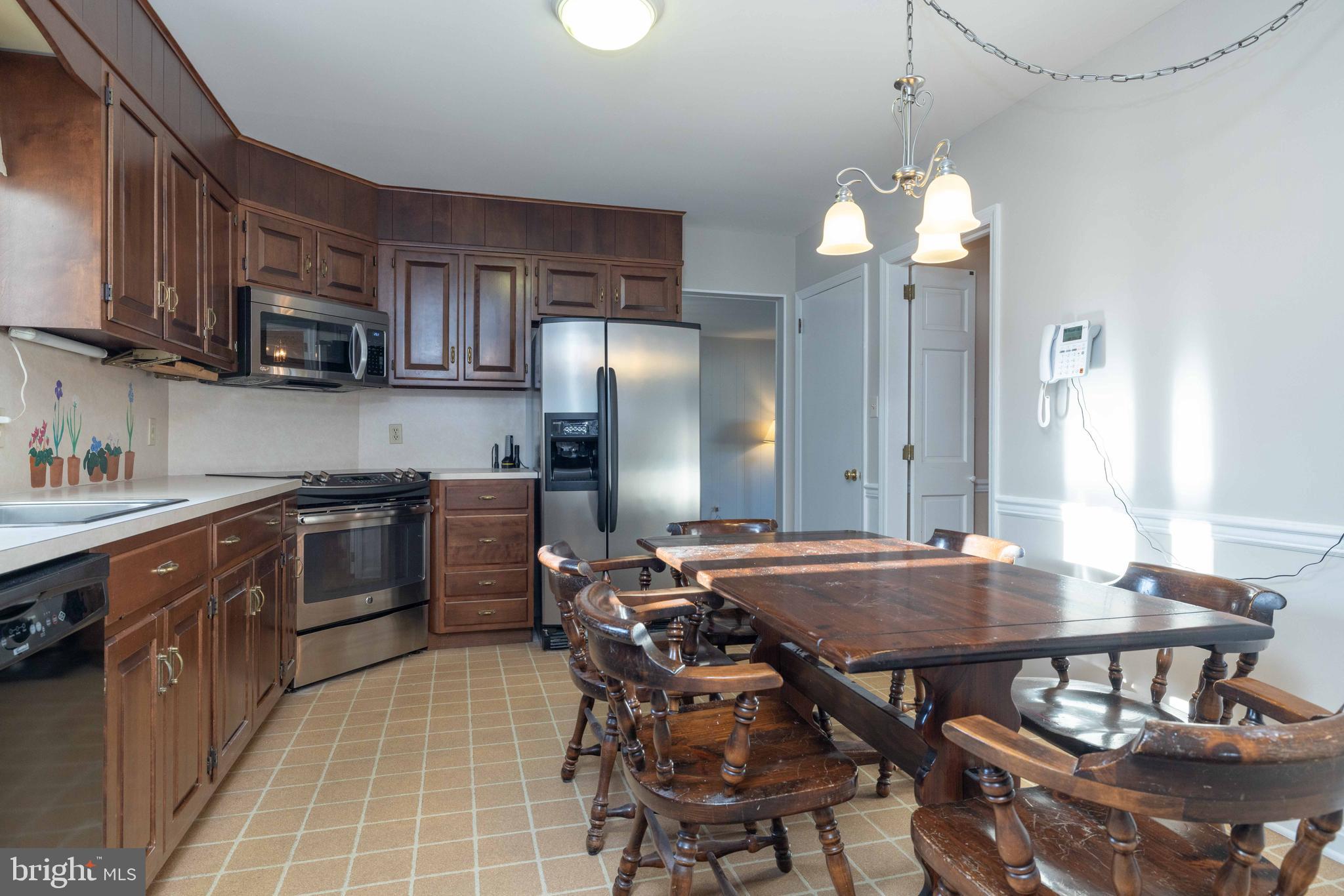 2612 LONGFELLOW DRIVE