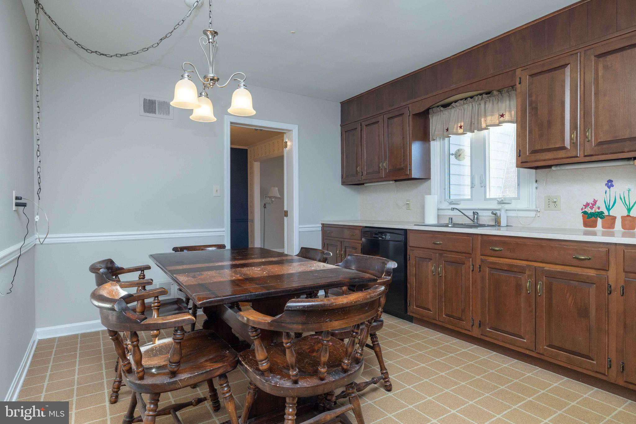 2612 LONGFELLOW DRIVE