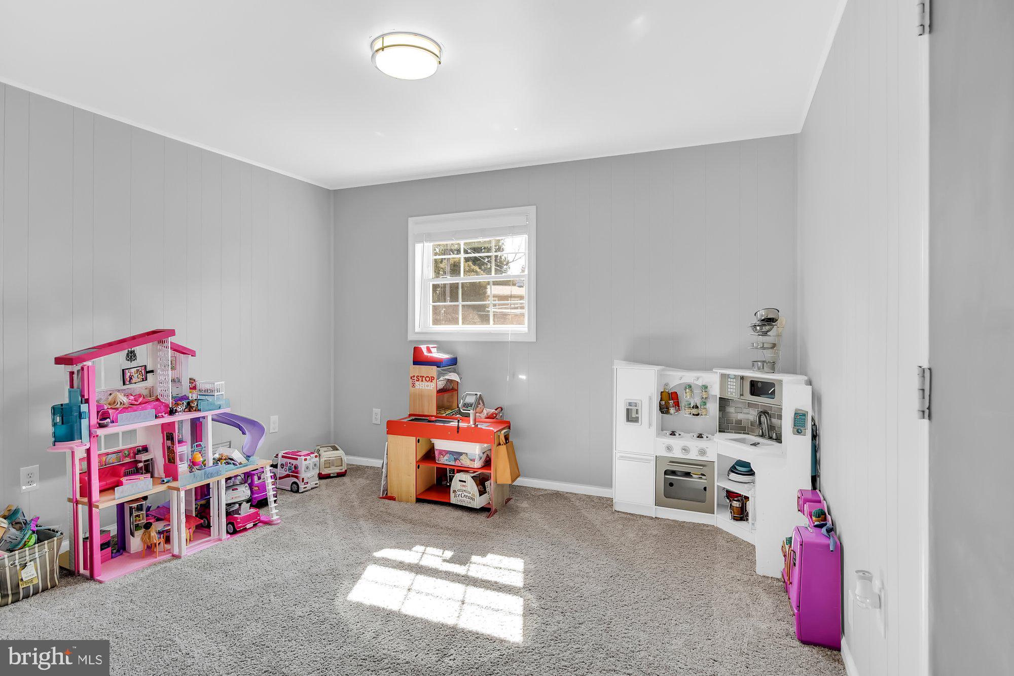 WAKEFIELD MEADOWS - Residential