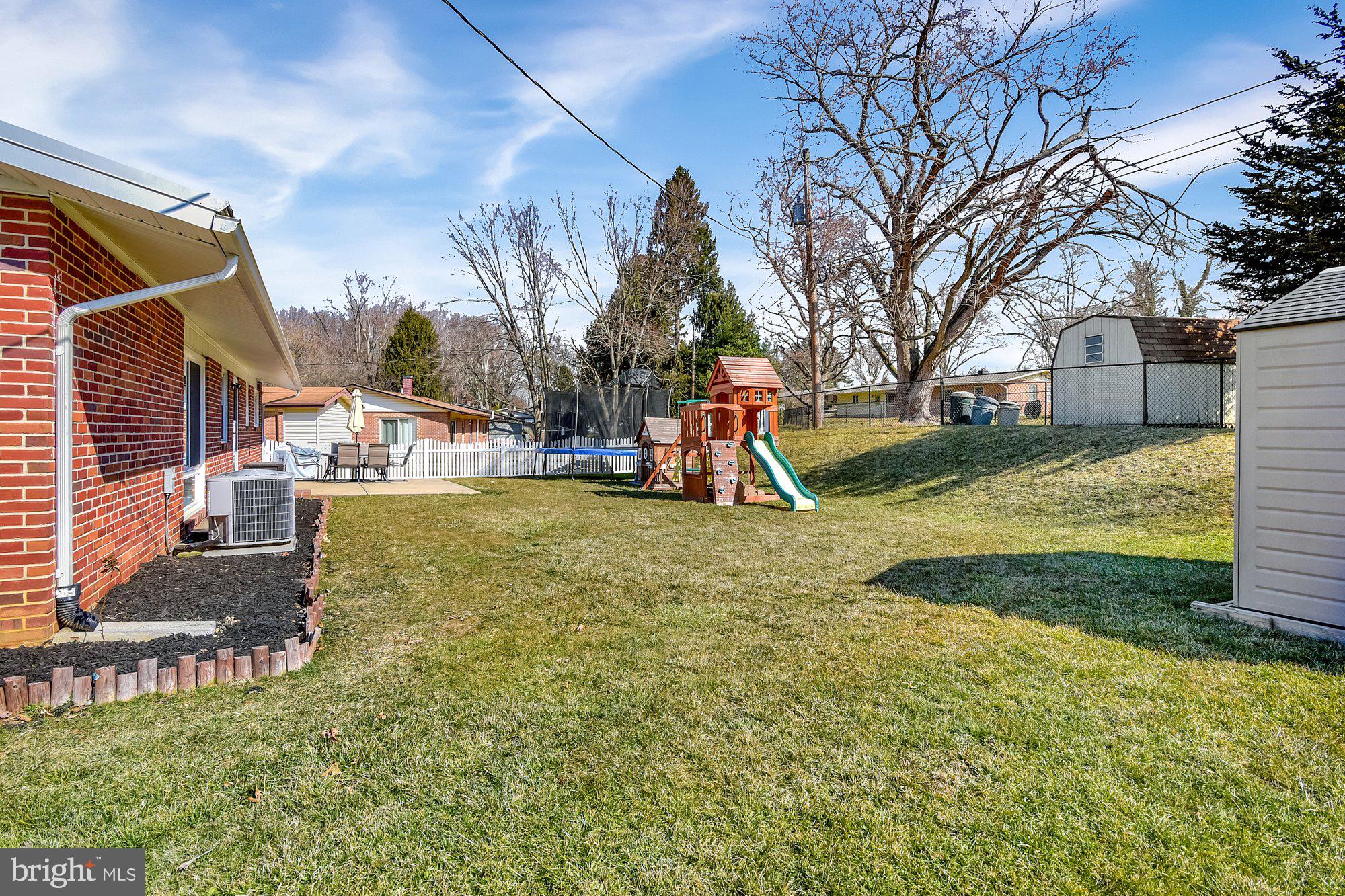 WAKEFIELD MEADOWS - Residential