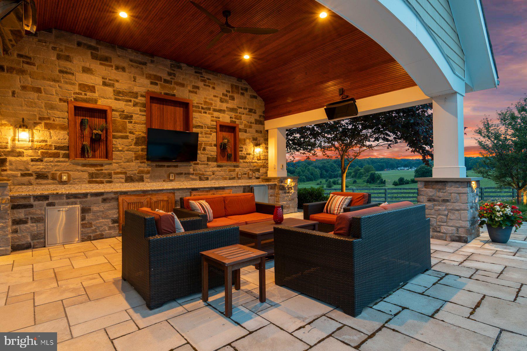 6704 SENECCA LANE