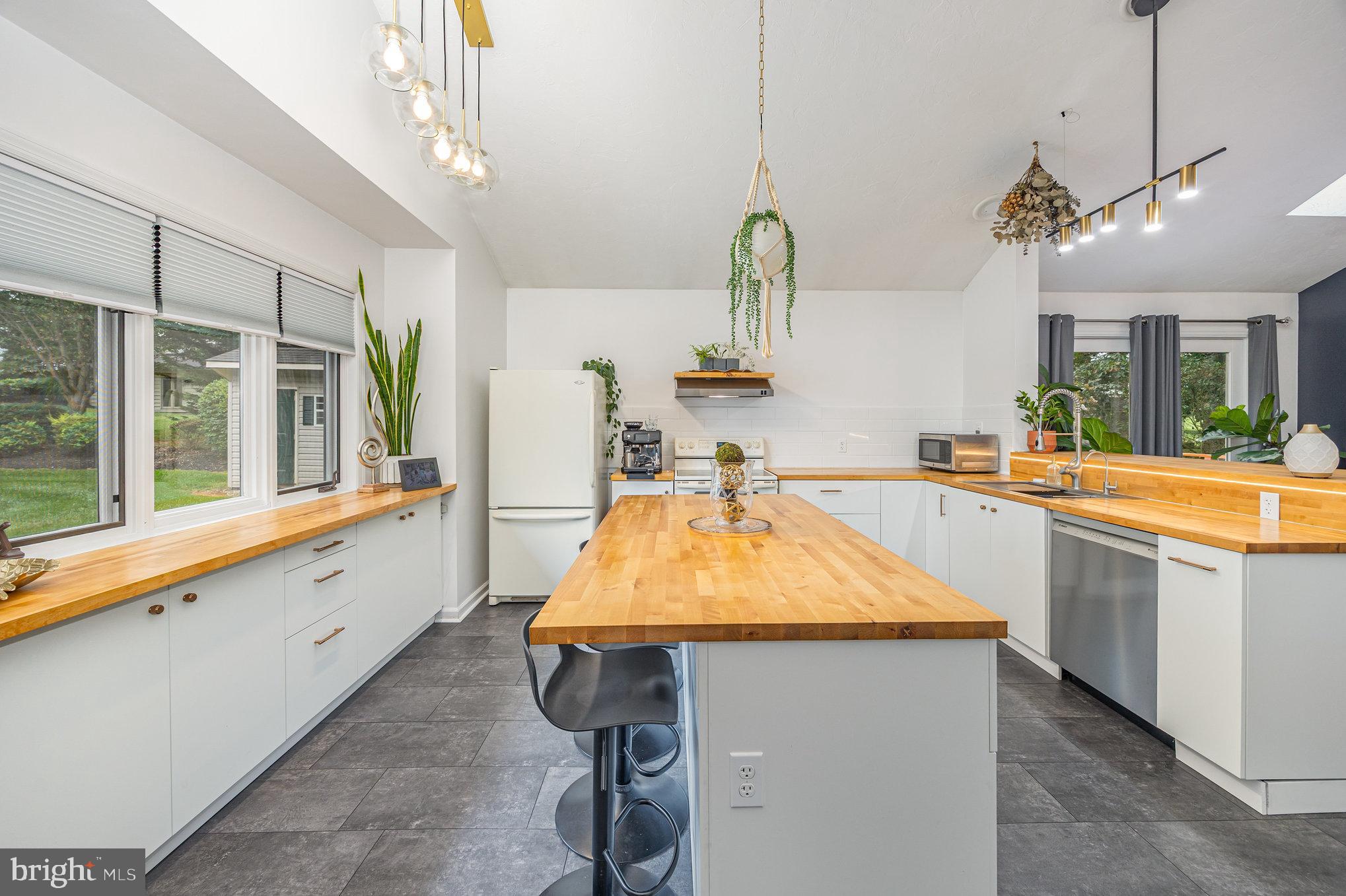 NORTHVIEW ACRES - Residential