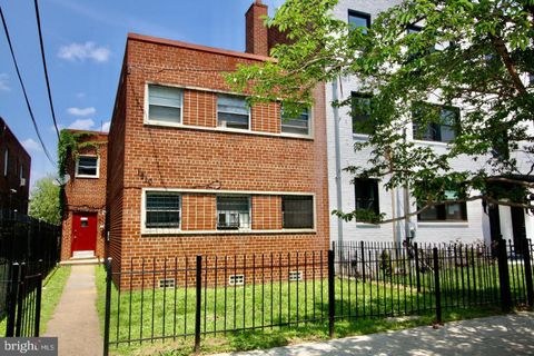 1810 Q STREET SE WASHINGTON DC 20020