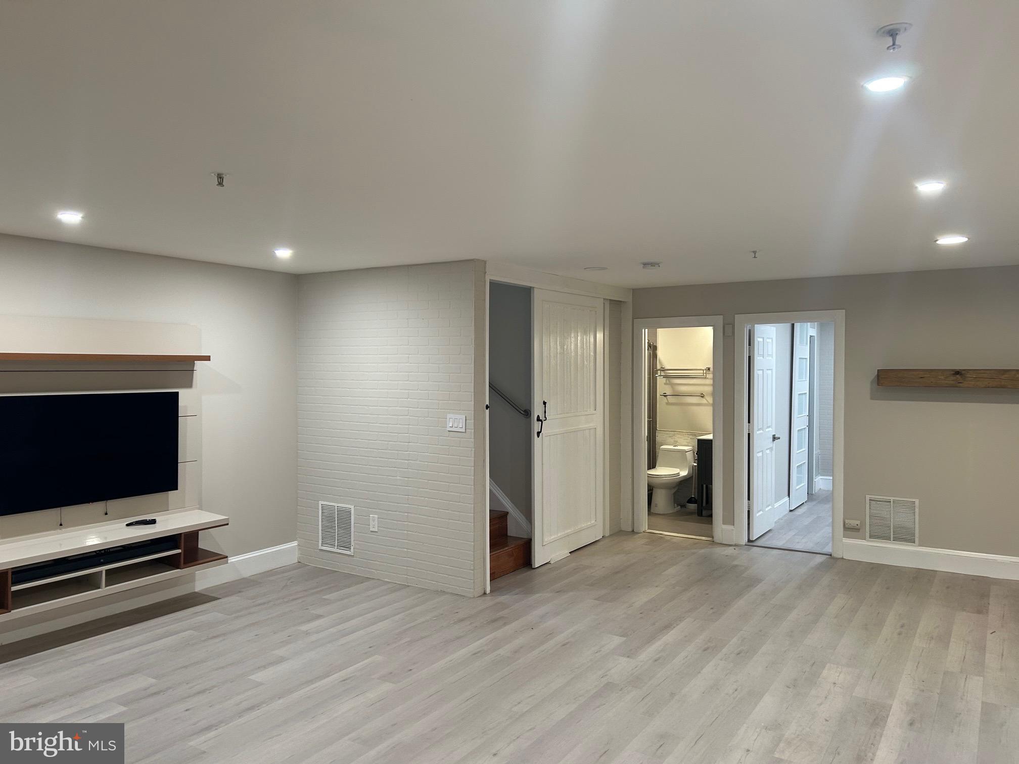 CLOPPERS MILL WEST - Residential Lease