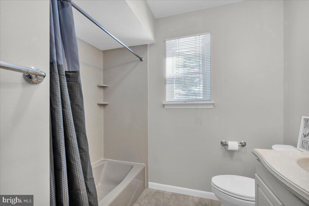 915 SILVER COURT