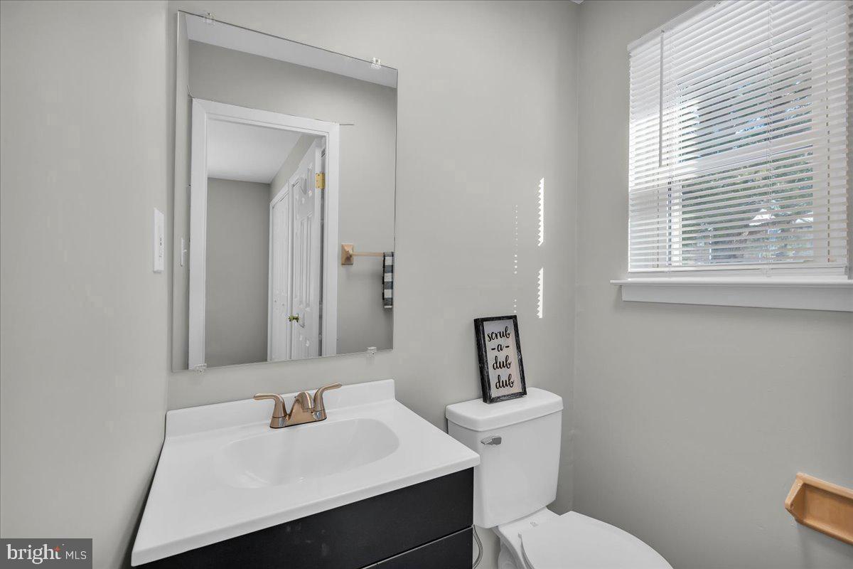 915 SILVER COURT