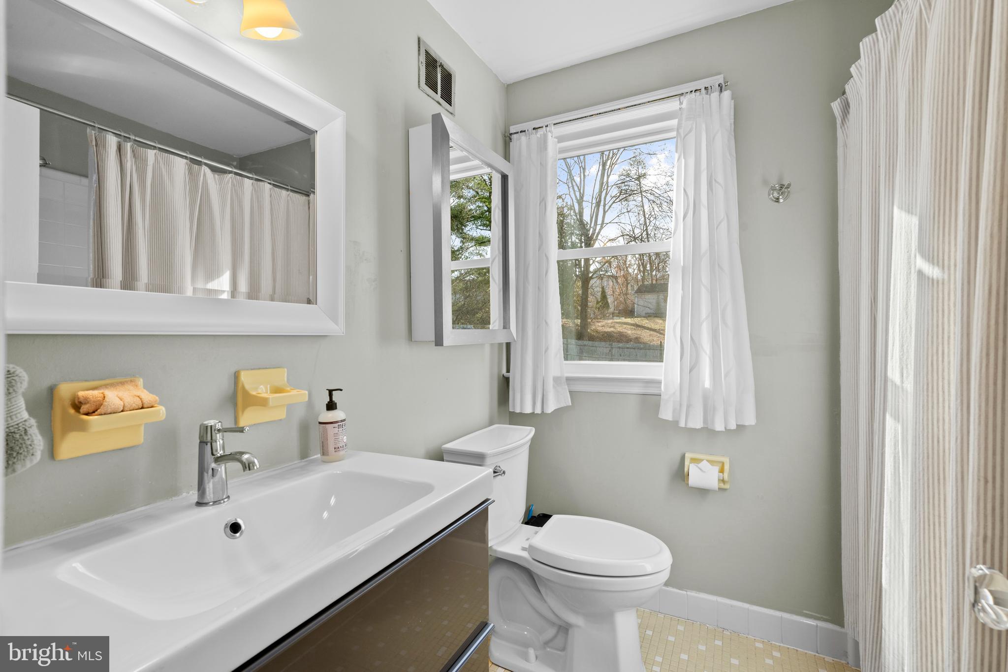 CHESTNUT HILL - Residential