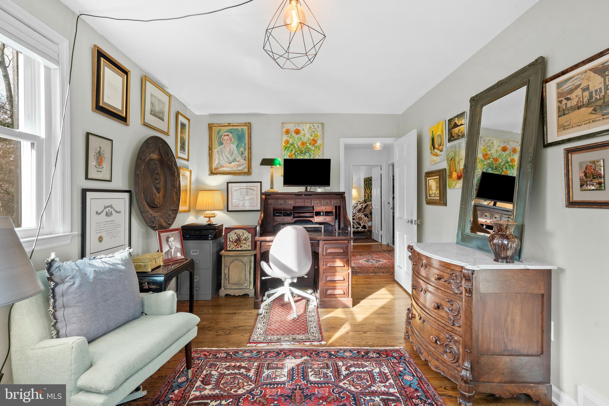 CHESTNUT HILL - Residential