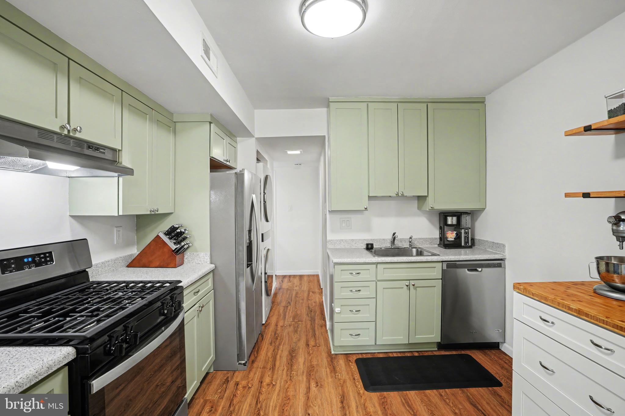 SOUTHGATE CONDO - Residential